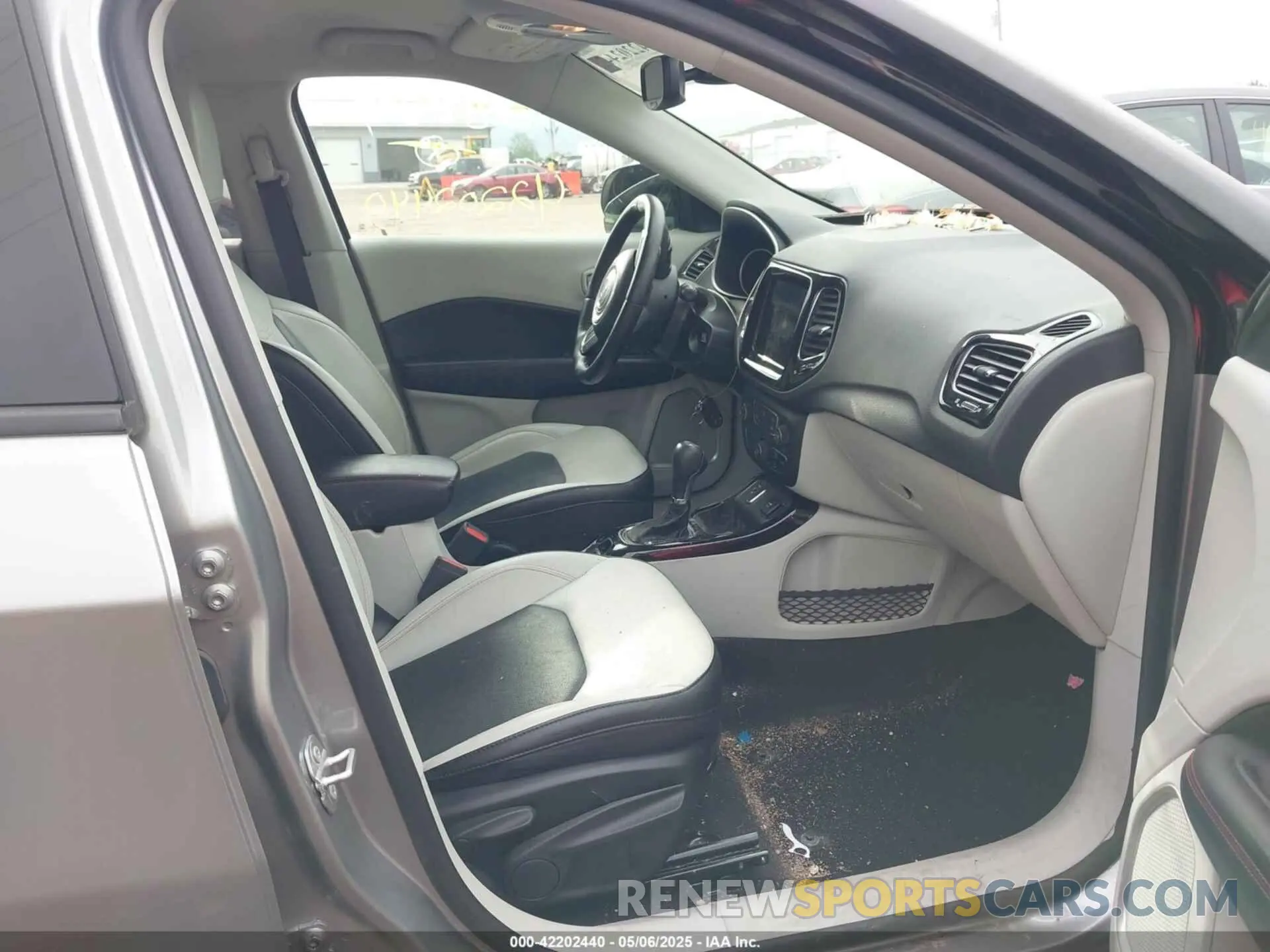 5 Photograph of a damaged car 3C4NJCCB9MT588894 JEEP COMPASS 2021