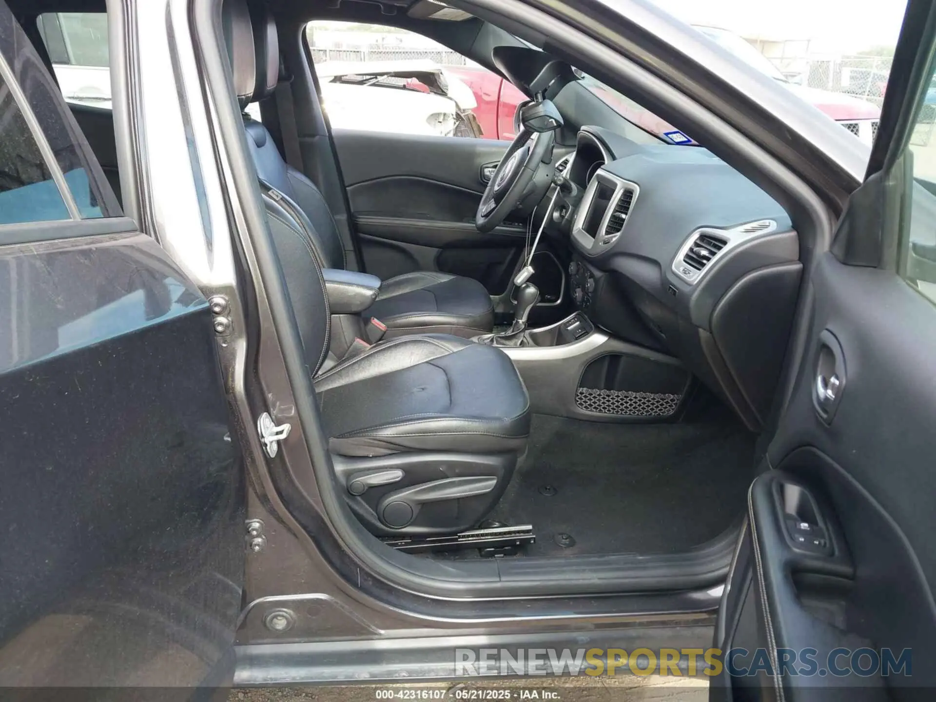 5 Photograph of a damaged car 3C4NJCEB0MT604218 JEEP COMPASS 2021