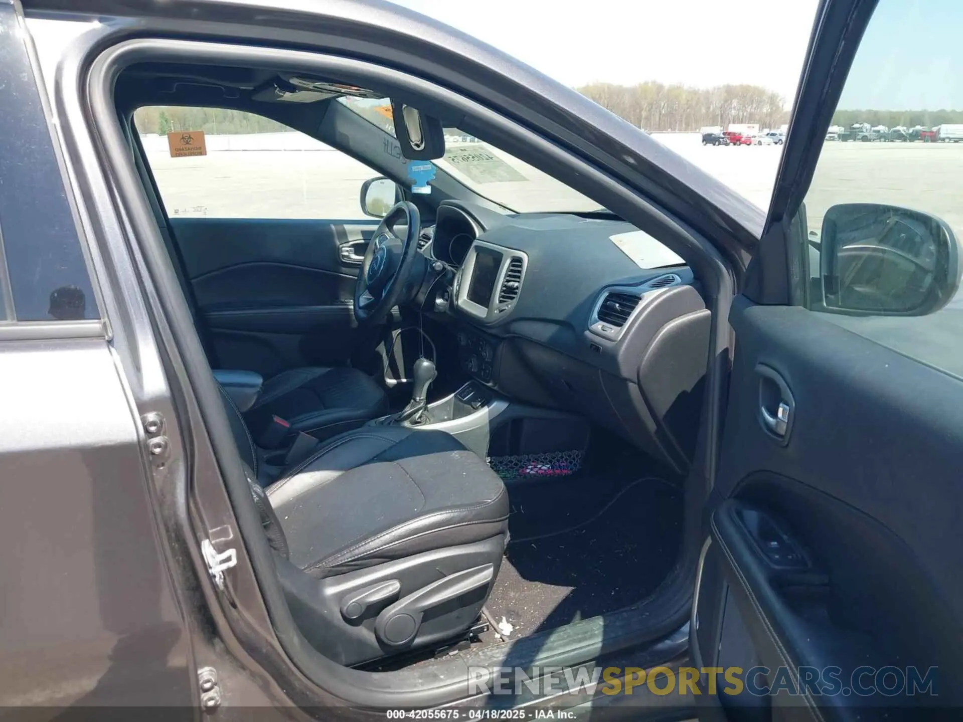 5 Photograph of a damaged car 3C4NJCEB1MT548631 JEEP COMPASS 2021