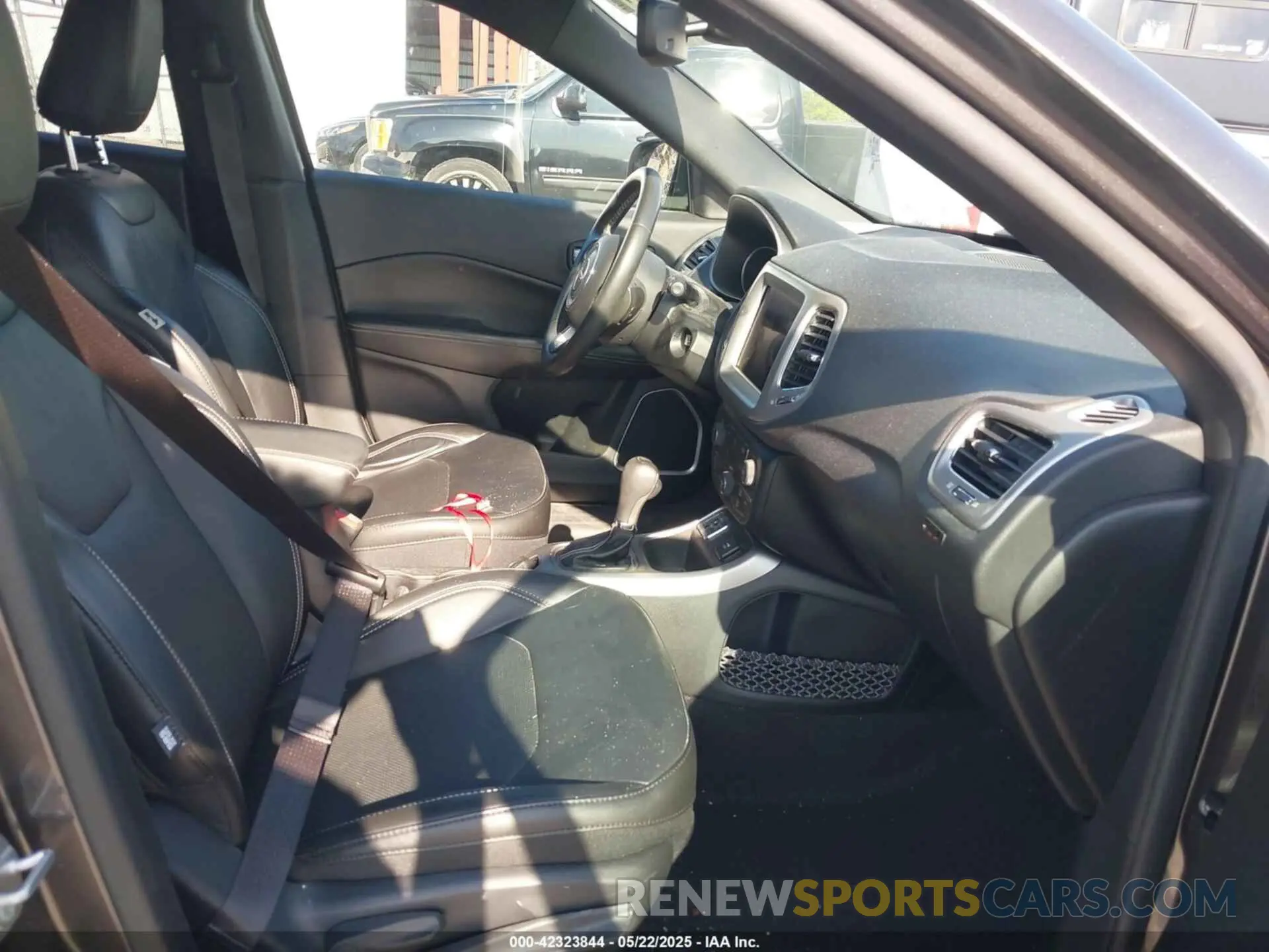 5 Photograph of a damaged car 3C4NJCEB4MT564077 JEEP COMPASS 2021