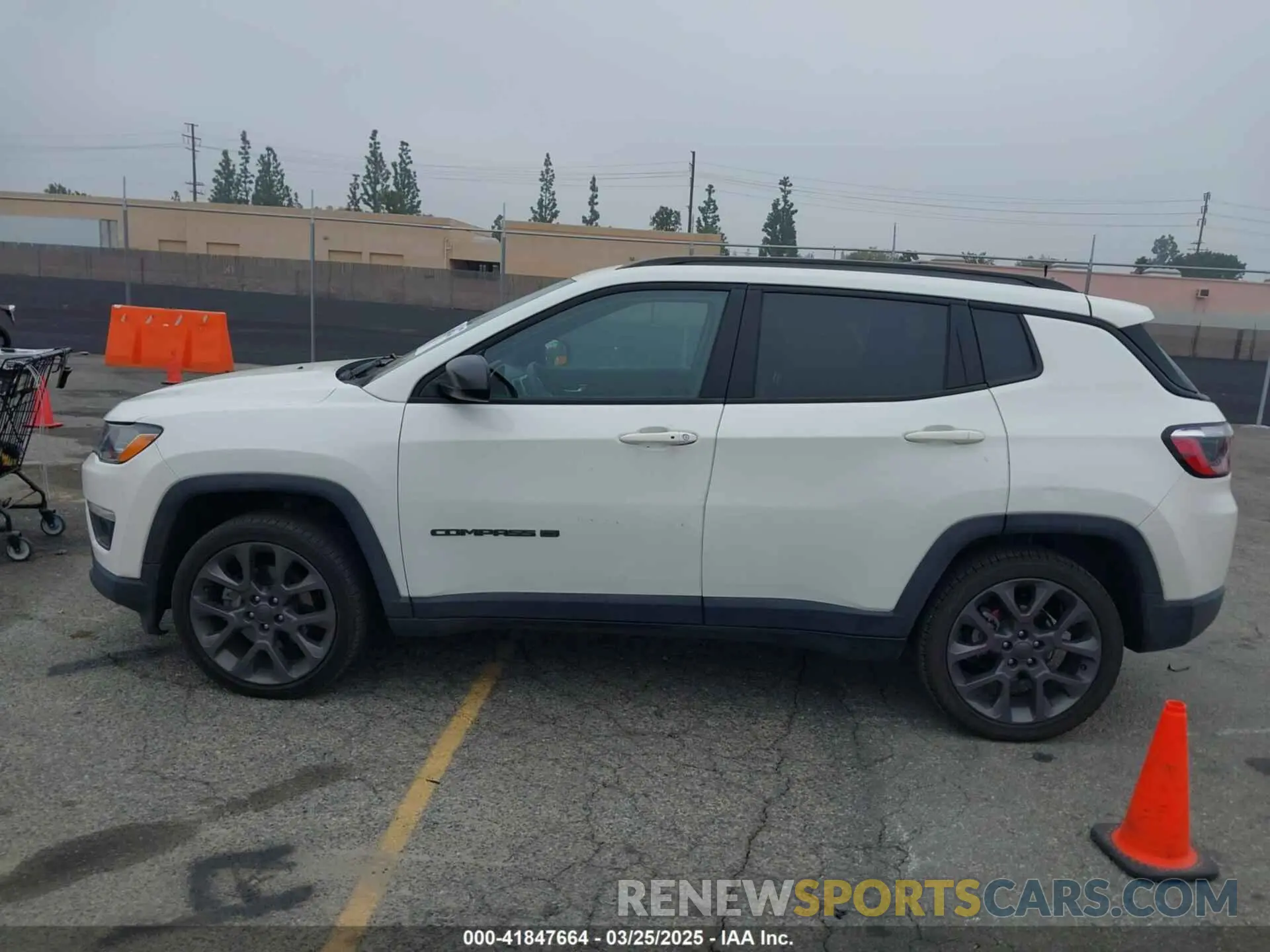 14 Photograph of a damaged car 3C4NJCEB4MT577055 JEEP COMPASS 2021