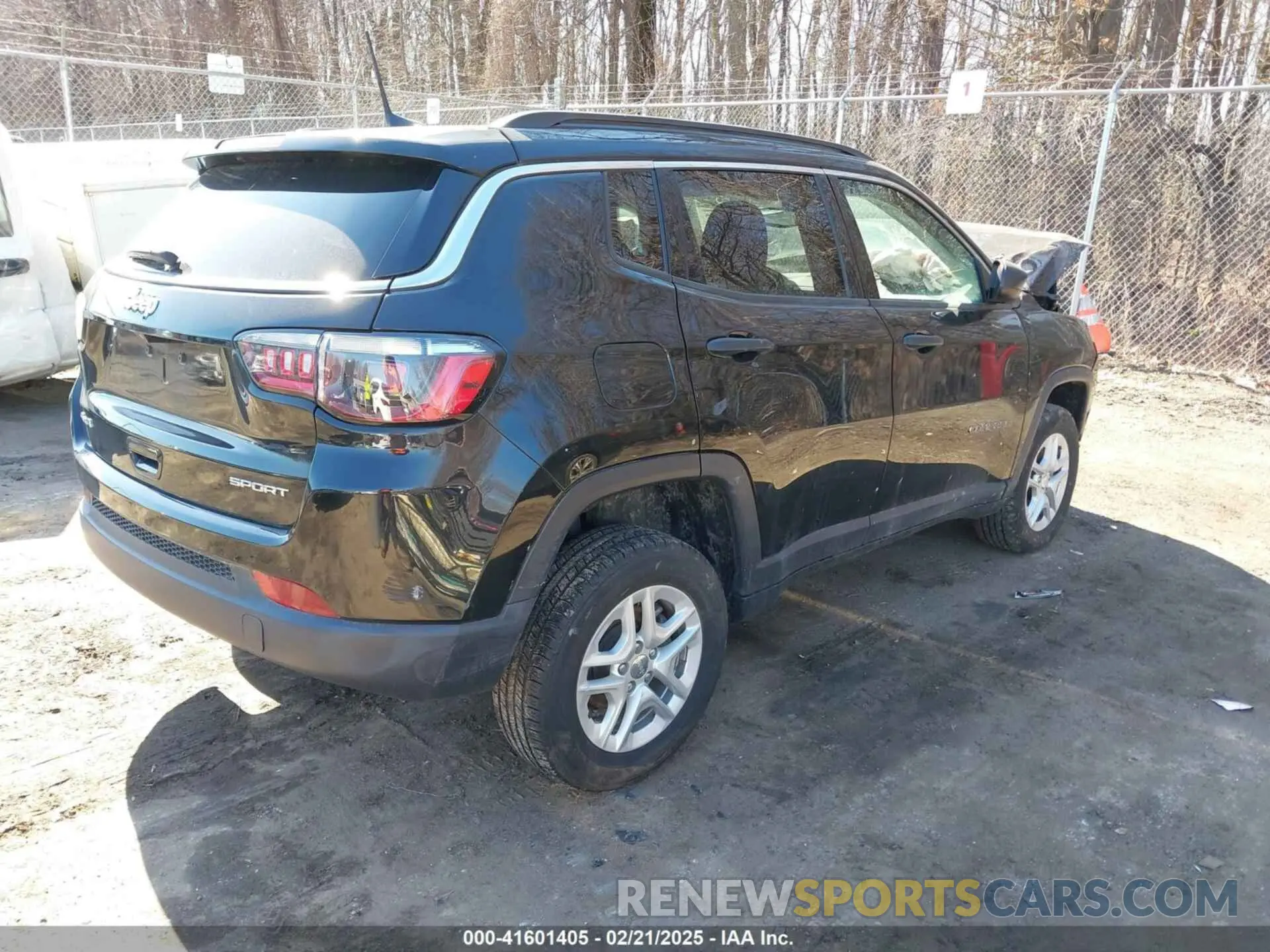 4 Photograph of a damaged car 3C4NJDAB0MT556781 JEEP COMPASS 2021