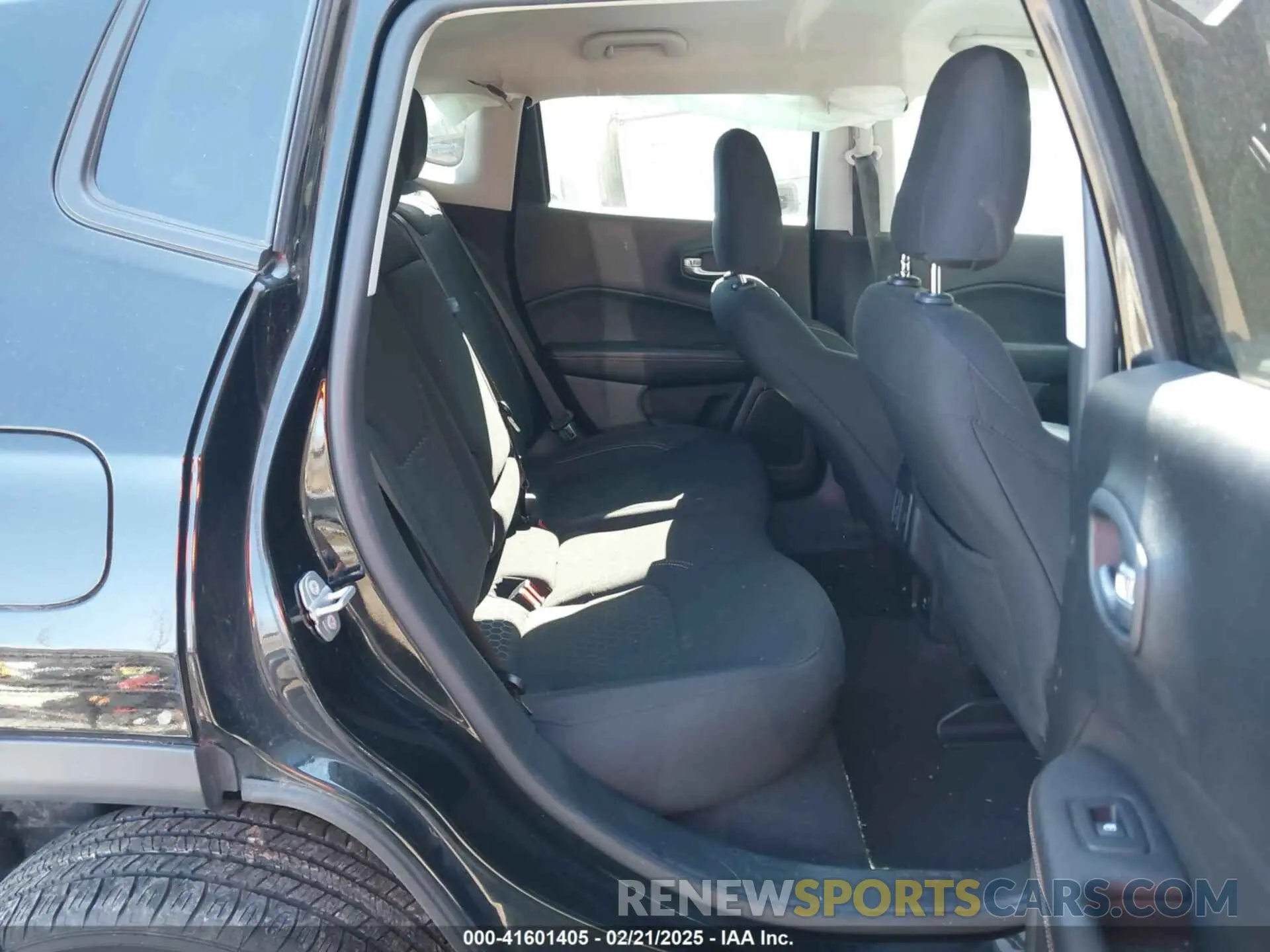 8 Photograph of a damaged car 3C4NJDAB0MT556781 JEEP COMPASS 2021