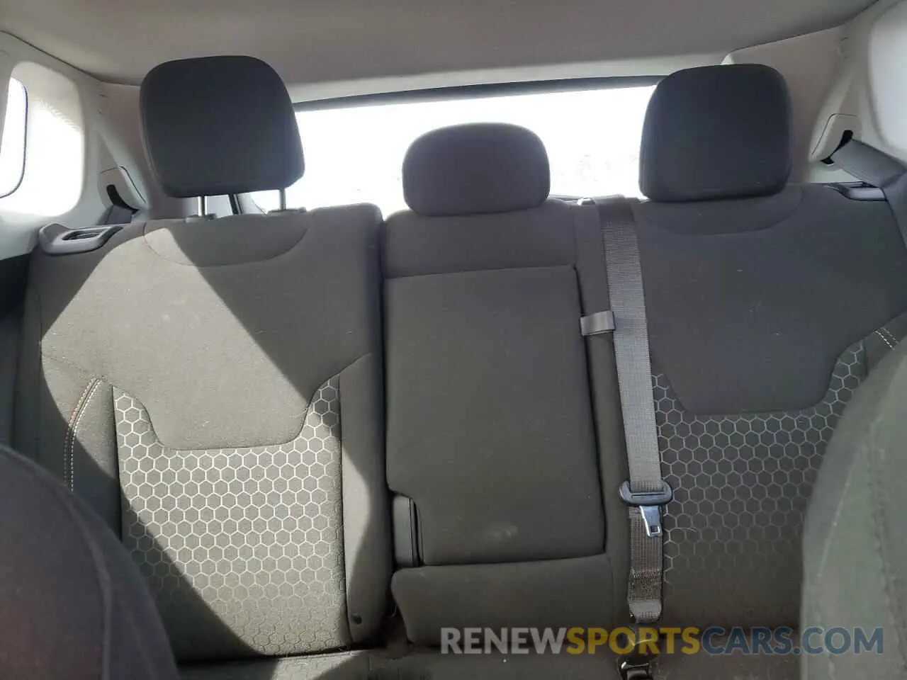 10 Photograph of a damaged car 3C4NJDAB1MT500431 JEEP COMPASS 2021