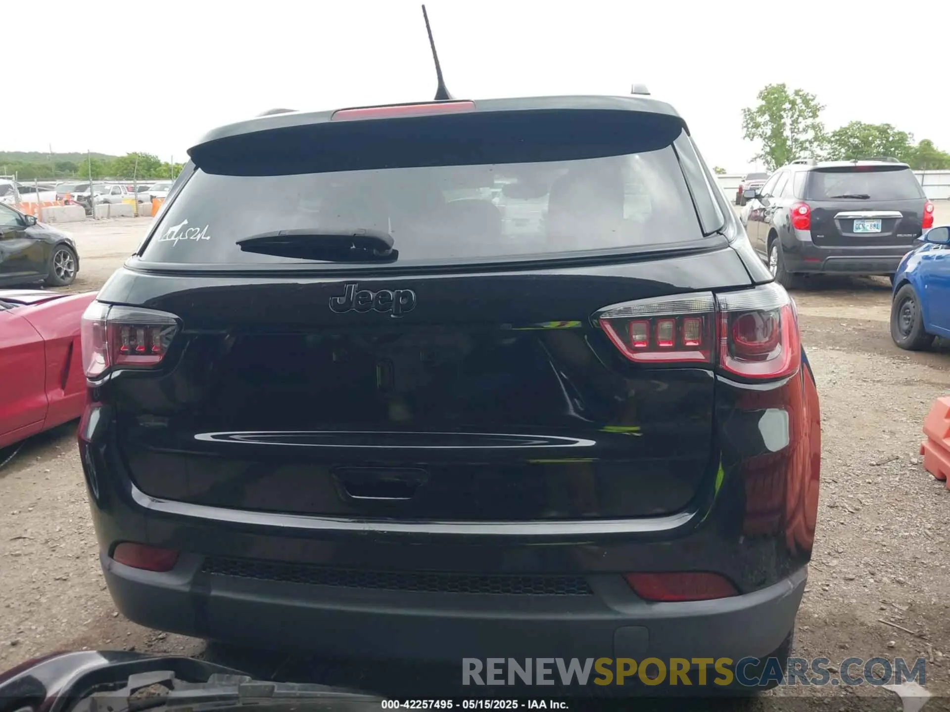 17 Photograph of a damaged car 3C4NJDAB3MT596661 JEEP COMPASS 2021