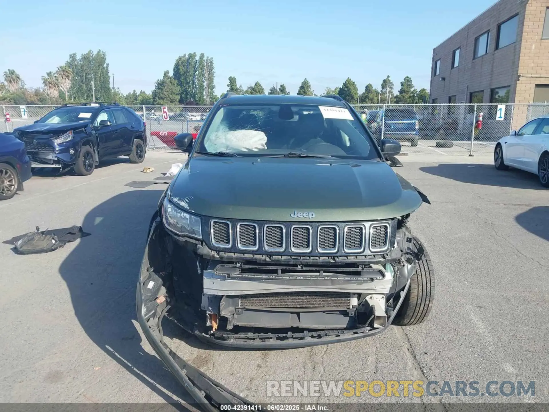 13 Photograph of a damaged car 3C4NJDAB4MT543838 JEEP COMPASS 2021