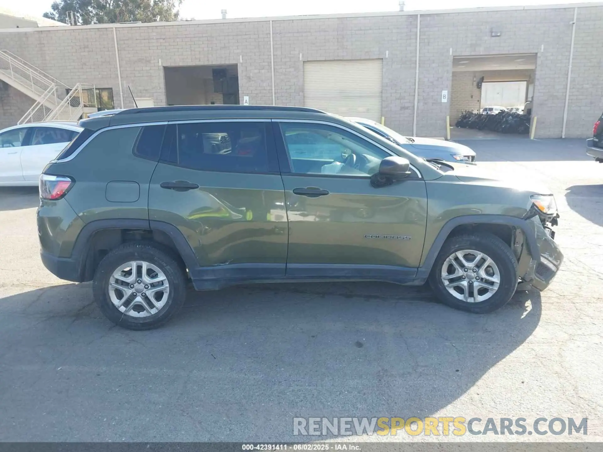 14 Photograph of a damaged car 3C4NJDAB4MT543838 JEEP COMPASS 2021