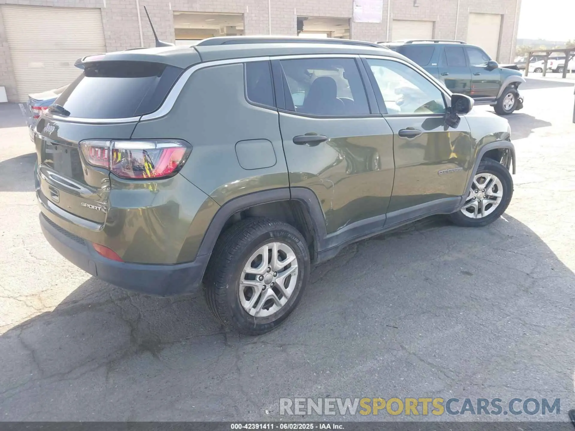 4 Photograph of a damaged car 3C4NJDAB4MT543838 JEEP COMPASS 2021