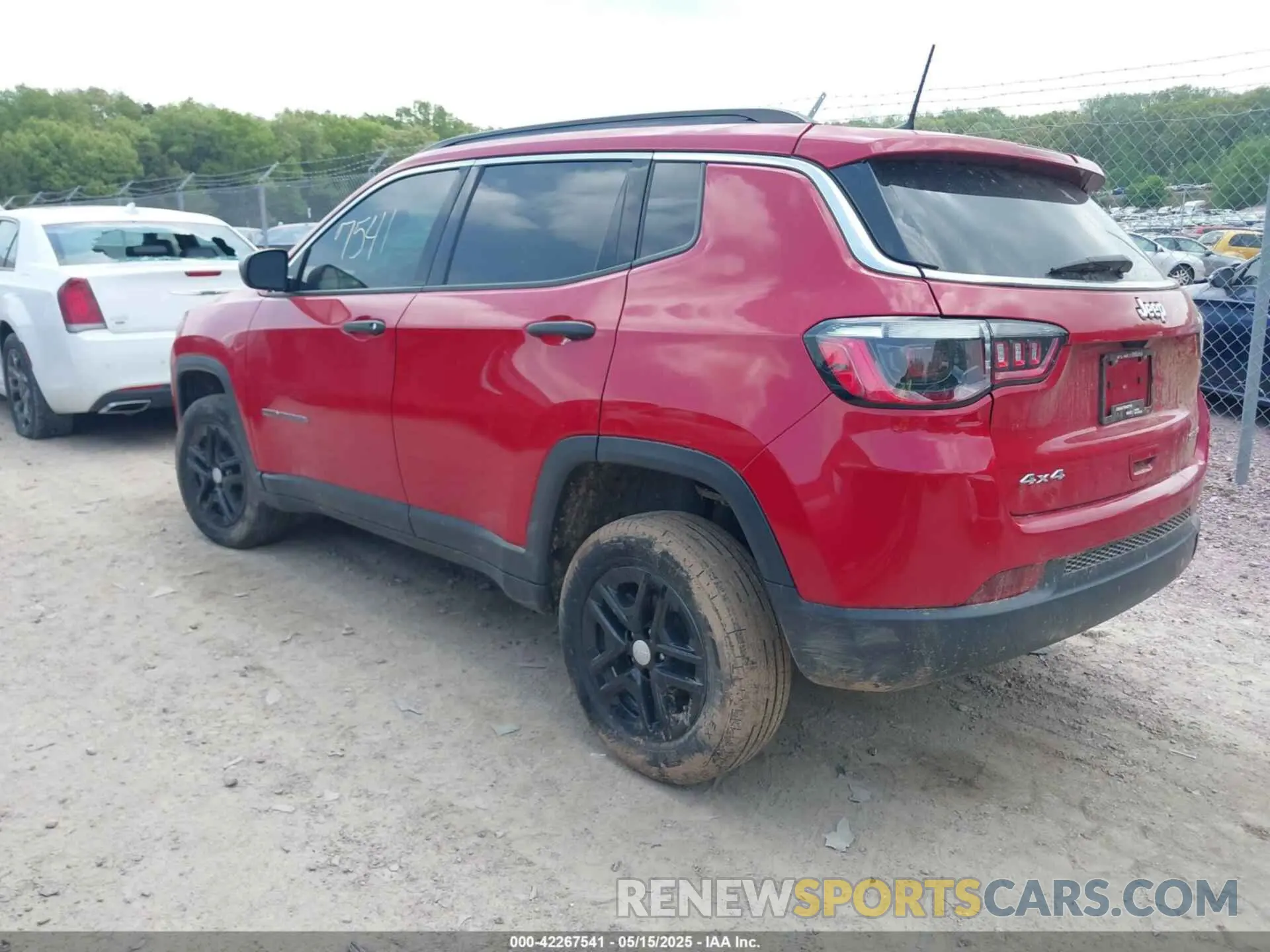 3 Photograph of a damaged car 3C4NJDAB6MT525308 JEEP COMPASS 2021