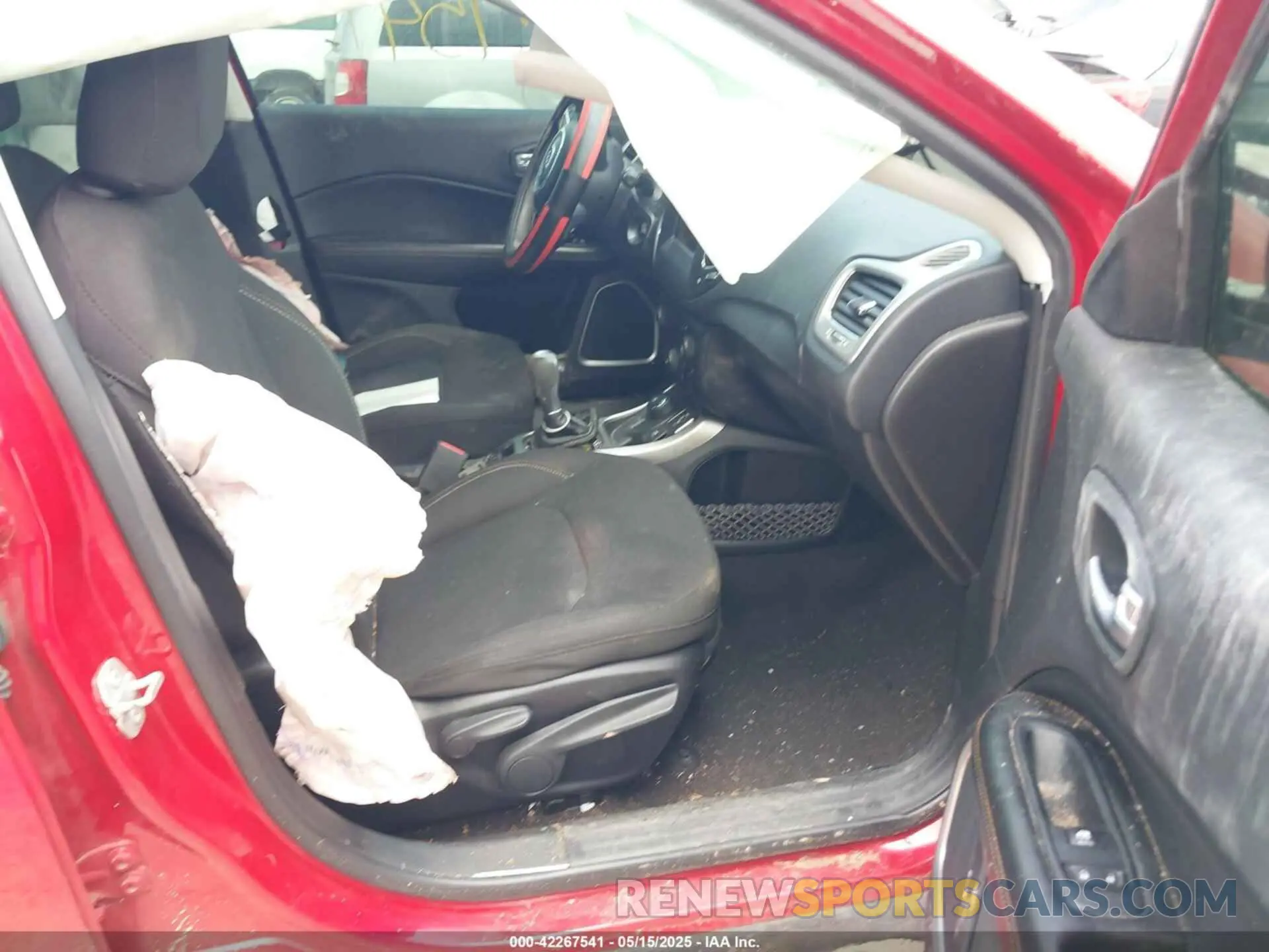 5 Photograph of a damaged car 3C4NJDAB6MT525308 JEEP COMPASS 2021