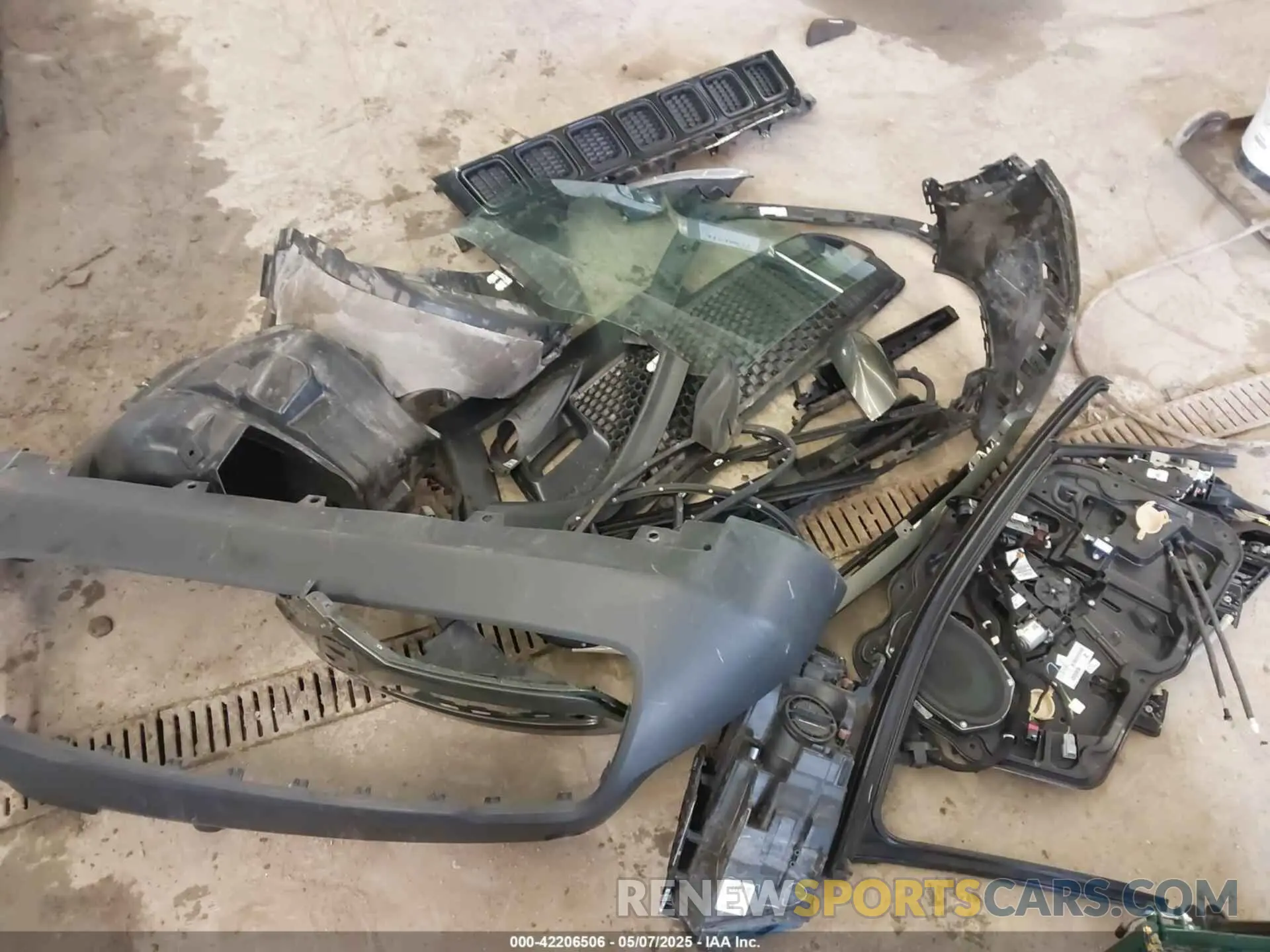 12 Photograph of a damaged car 3C4NJDAB8MT591231 JEEP COMPASS 2021