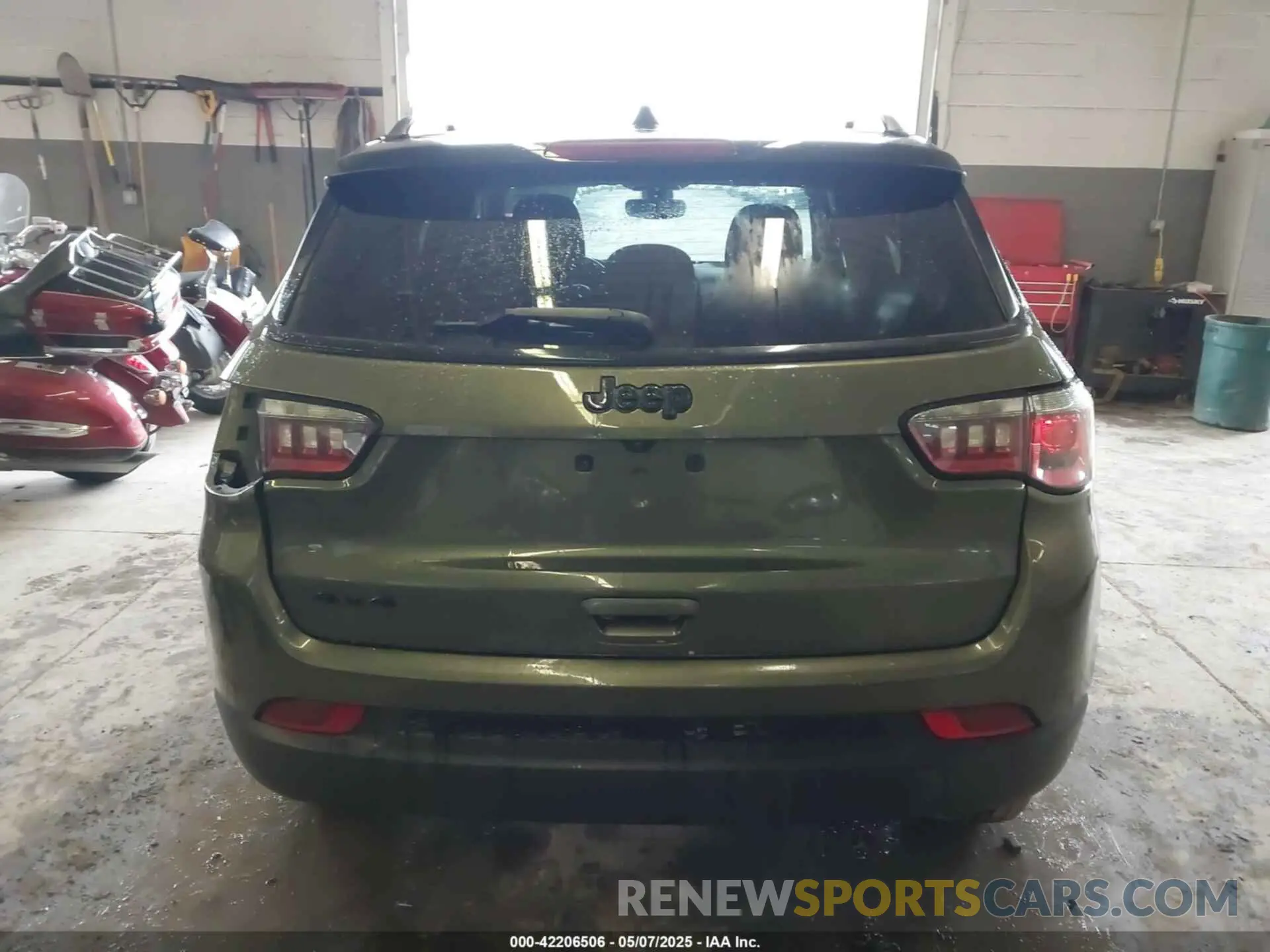 17 Photograph of a damaged car 3C4NJDAB8MT591231 JEEP COMPASS 2021
