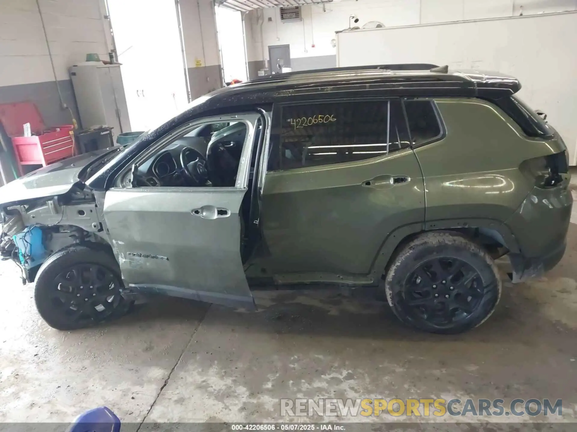 18 Photograph of a damaged car 3C4NJDAB8MT591231 JEEP COMPASS 2021