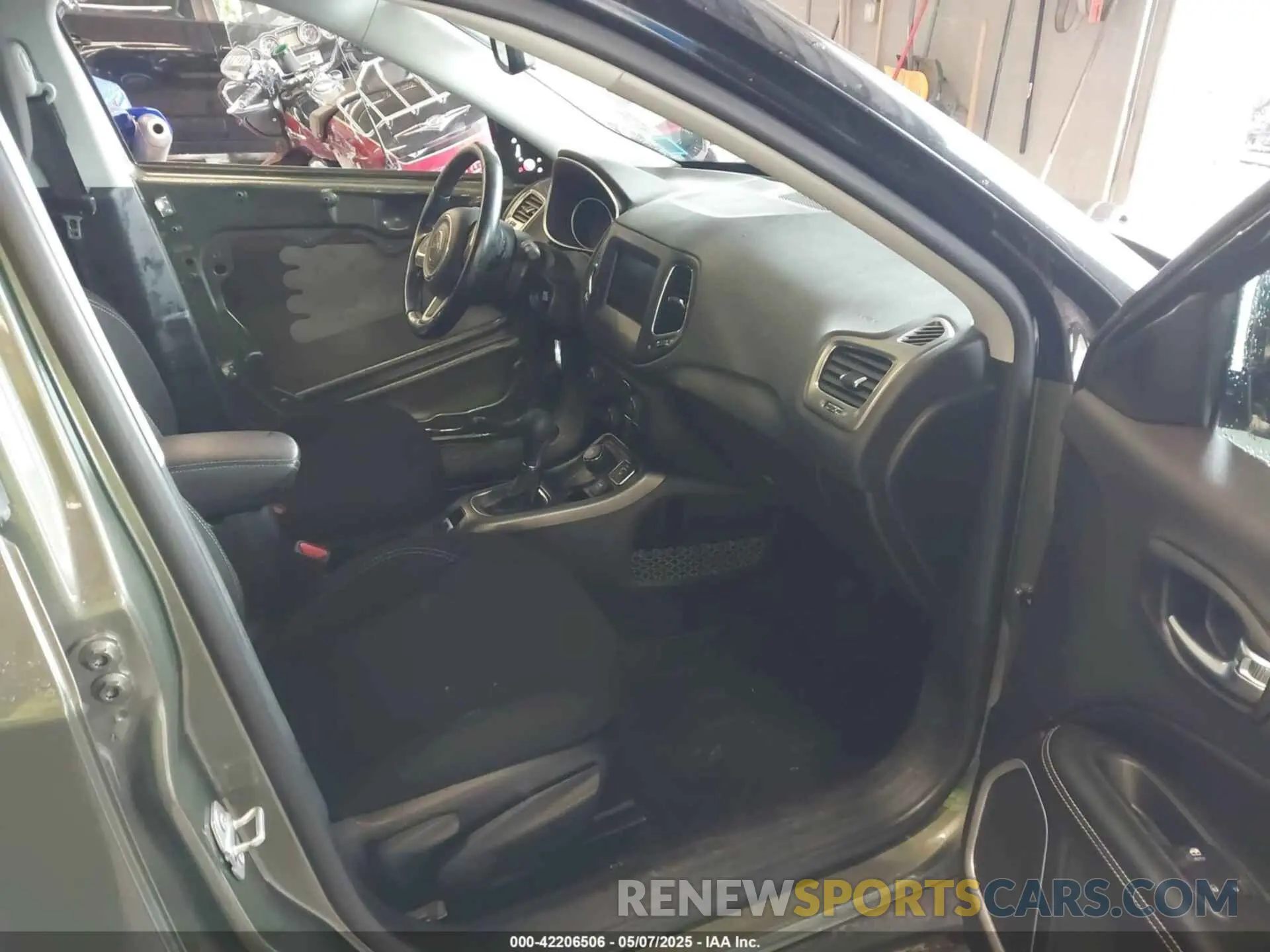5 Photograph of a damaged car 3C4NJDAB8MT591231 JEEP COMPASS 2021