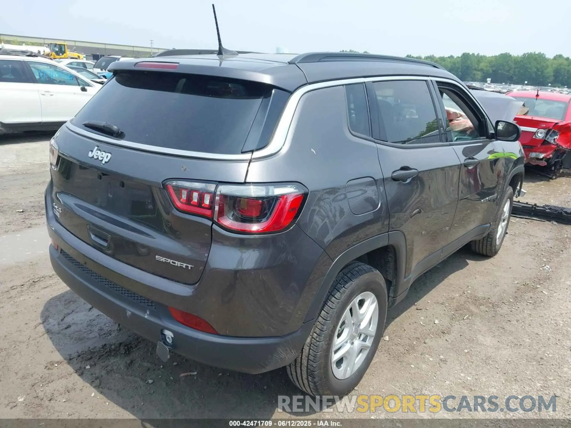 4 Photograph of a damaged car 3C4NJDAB9MT566547 JEEP COMPASS 2021