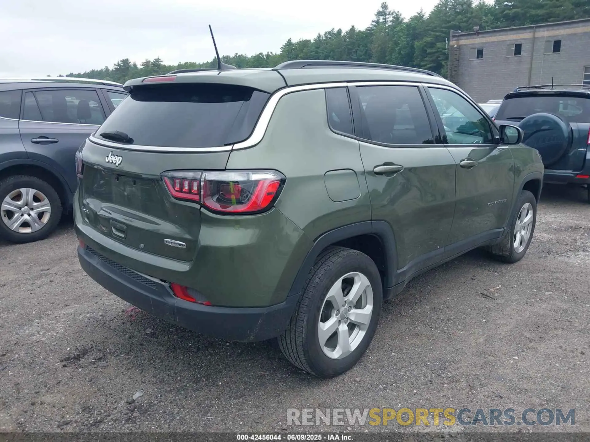 4 Photograph of a damaged car 3C4NJDBB0MT506834 JEEP COMPASS 2021