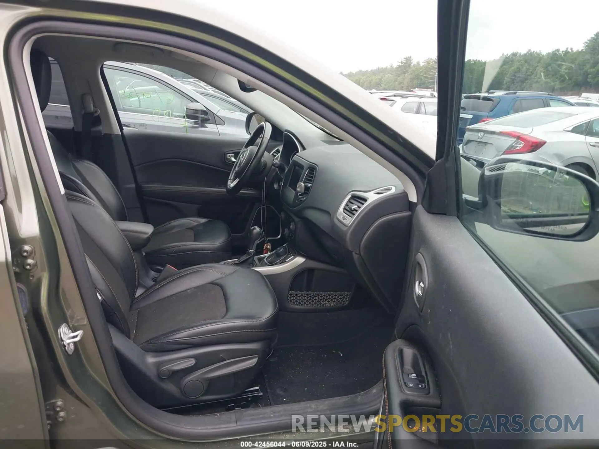 5 Photograph of a damaged car 3C4NJDBB0MT506834 JEEP COMPASS 2021