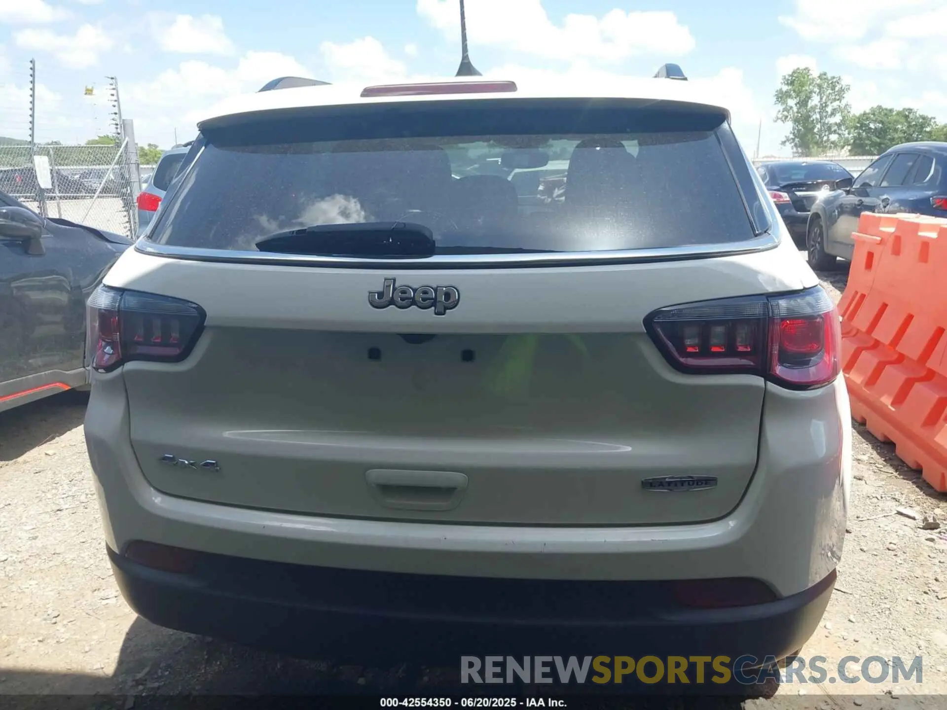 16 Photograph of a damaged car 3C4NJDBB0MT600115 JEEP COMPASS 2021