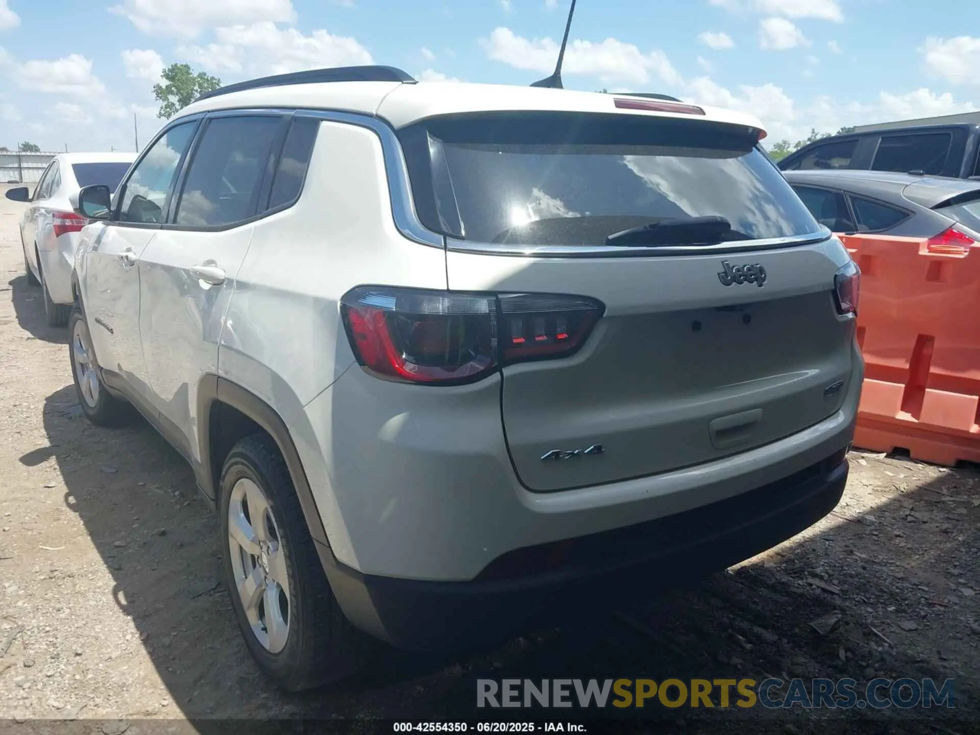 3 Photograph of a damaged car 3C4NJDBB0MT600115 JEEP COMPASS 2021