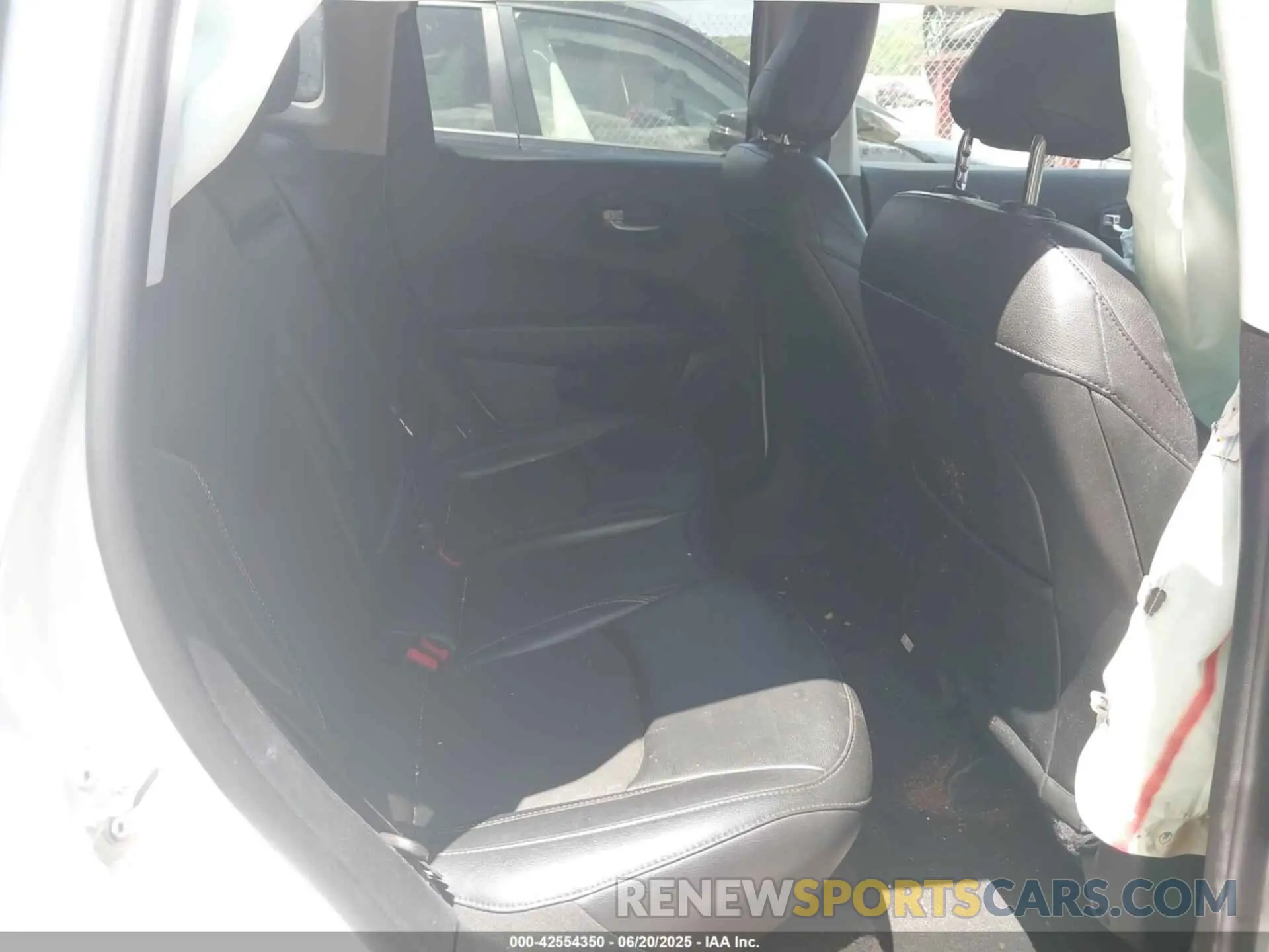 8 Photograph of a damaged car 3C4NJDBB0MT600115 JEEP COMPASS 2021