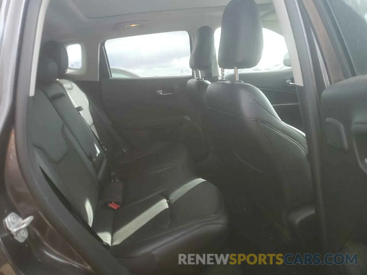 12 Photograph of a damaged car 3C4NJDBB1MT557615 JEEP COMPASS 2021