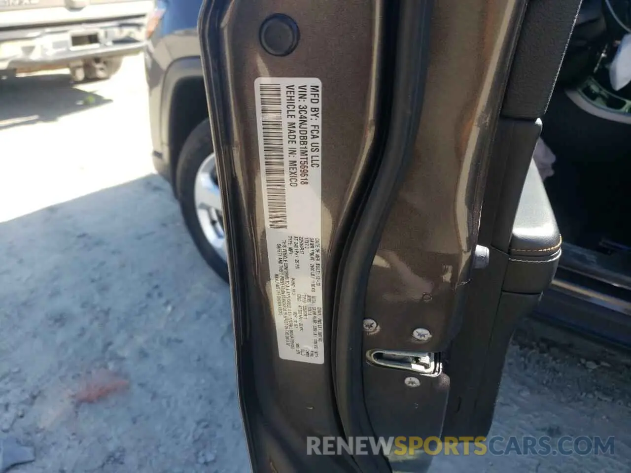 13 Photograph of a damaged car 3C4NJDBB1MT569618 JEEP COMPASS 2021