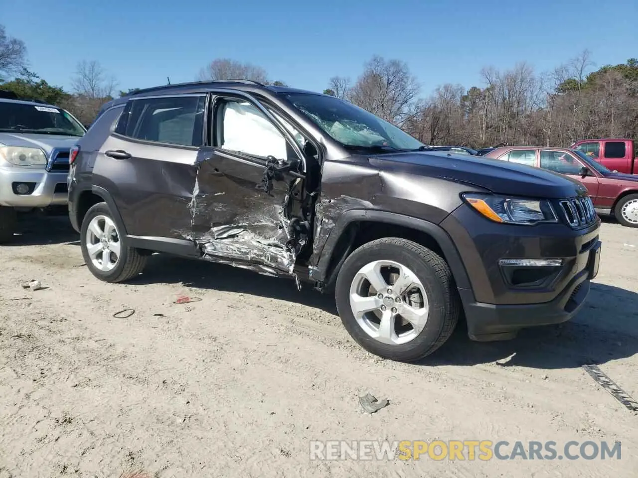 4 Photograph of a damaged car 3C4NJDBB1MT569618 JEEP COMPASS 2021