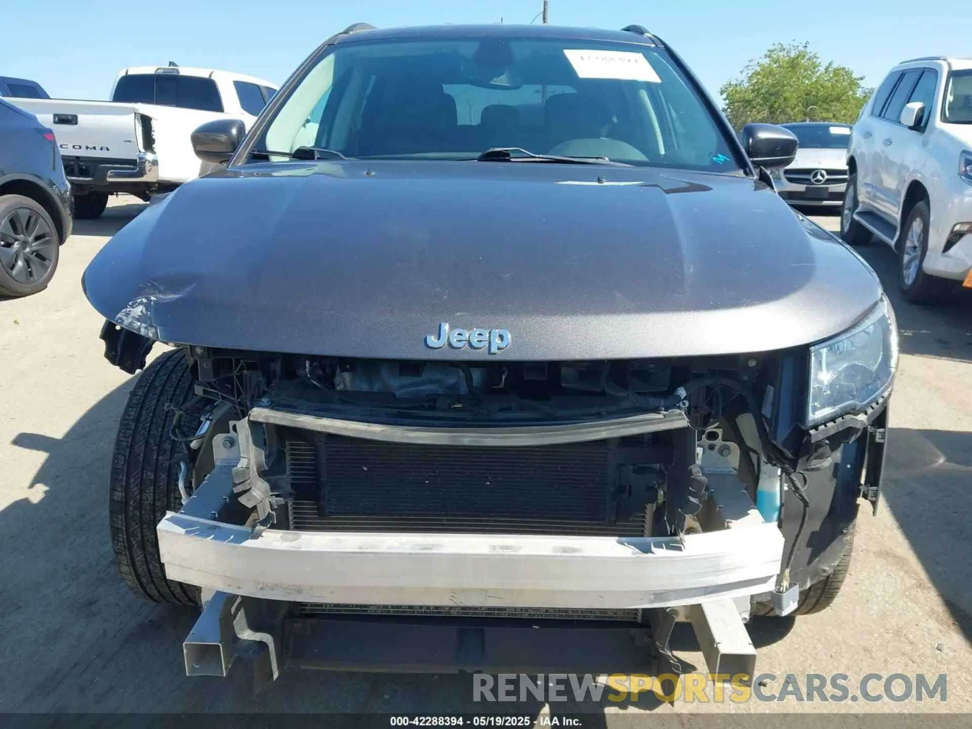 12 Photograph of a damaged car 3C4NJDBB1MT578819 JEEP COMPASS 2021