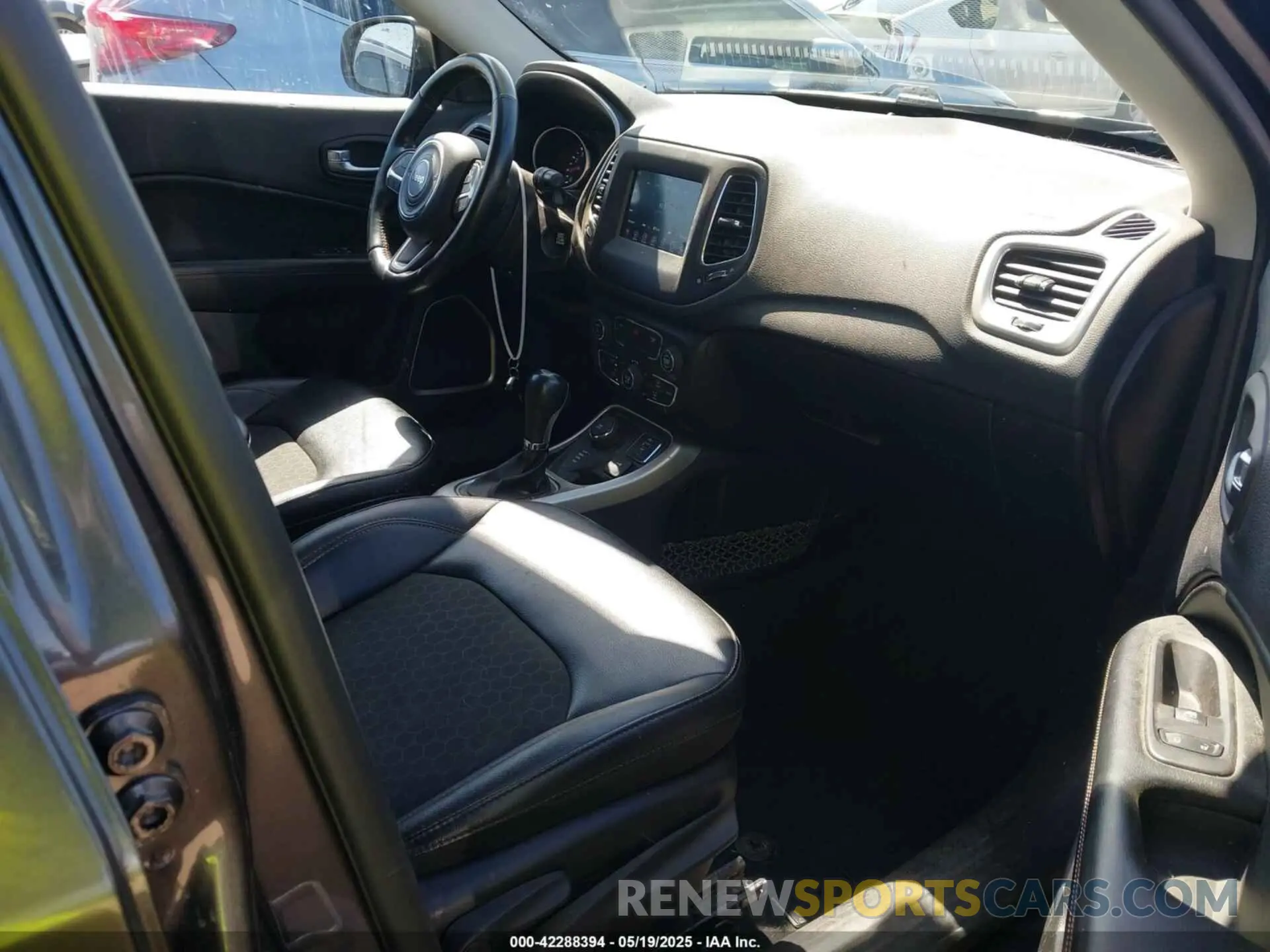 5 Photograph of a damaged car 3C4NJDBB1MT578819 JEEP COMPASS 2021