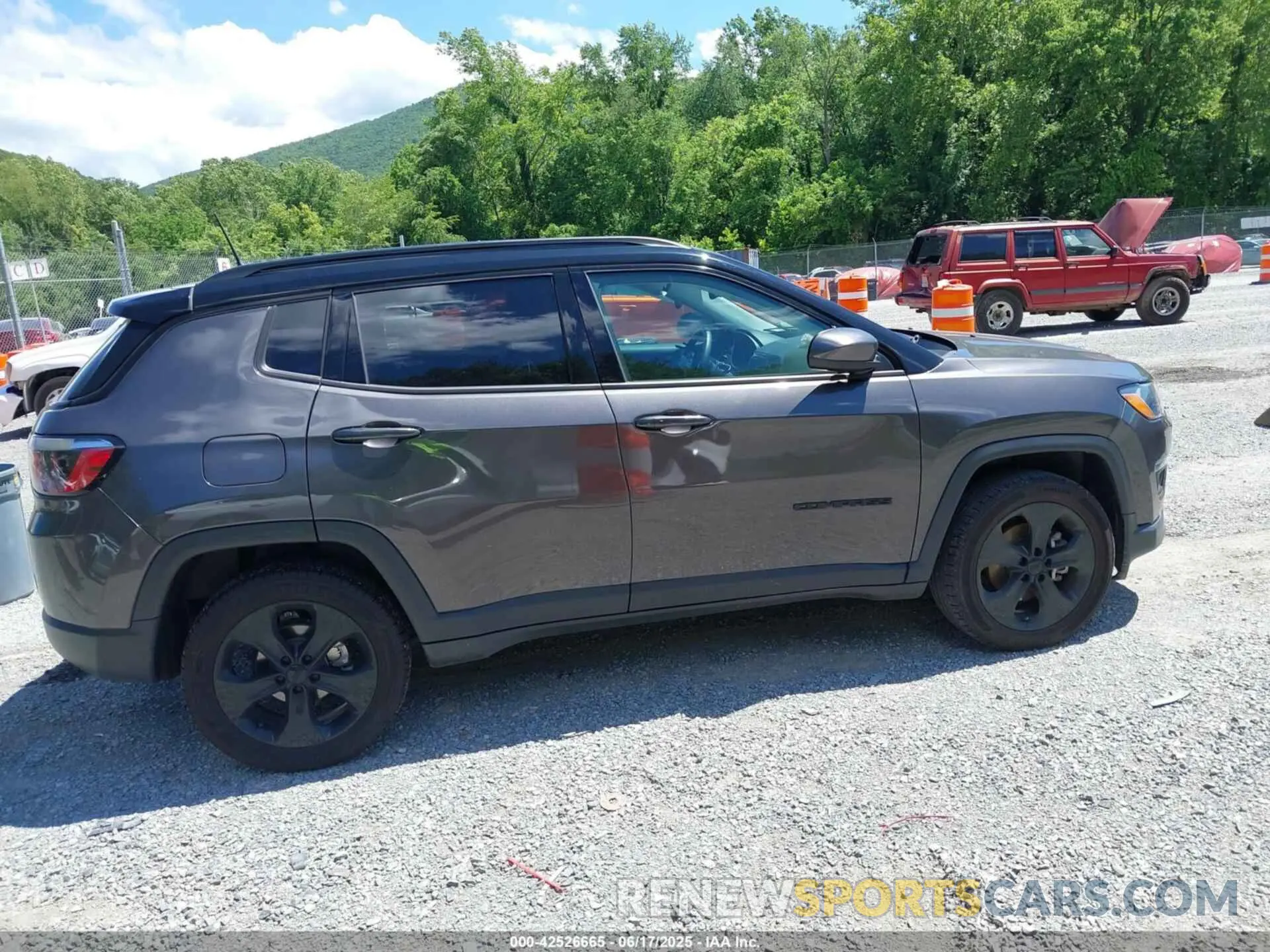13 Photograph of a damaged car 3C4NJDBB1MT586712 JEEP COMPASS 2021