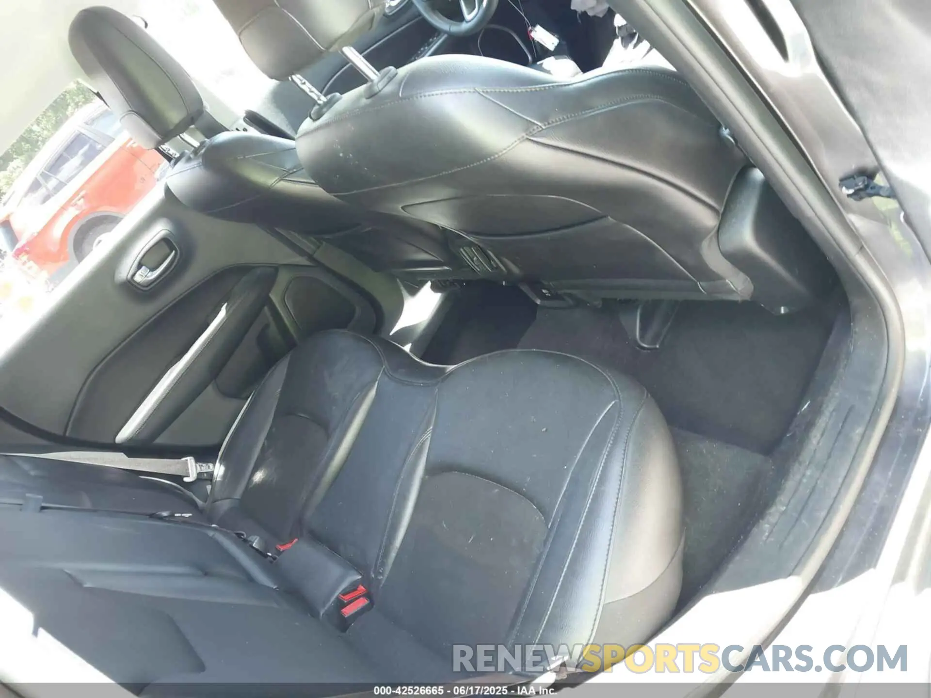 8 Photograph of a damaged car 3C4NJDBB1MT586712 JEEP COMPASS 2021
