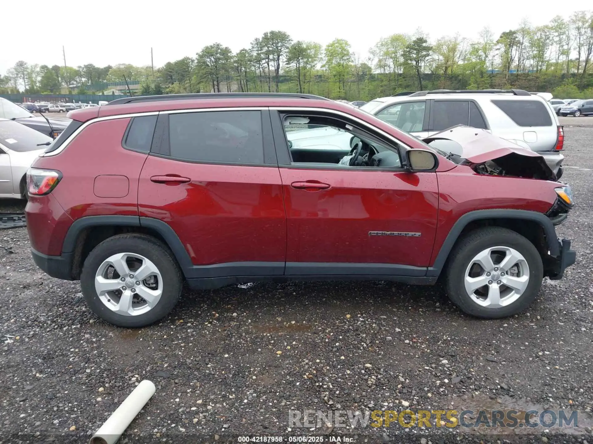 12 Photograph of a damaged car 3C4NJDBB1MT597693 JEEP COMPASS 2021