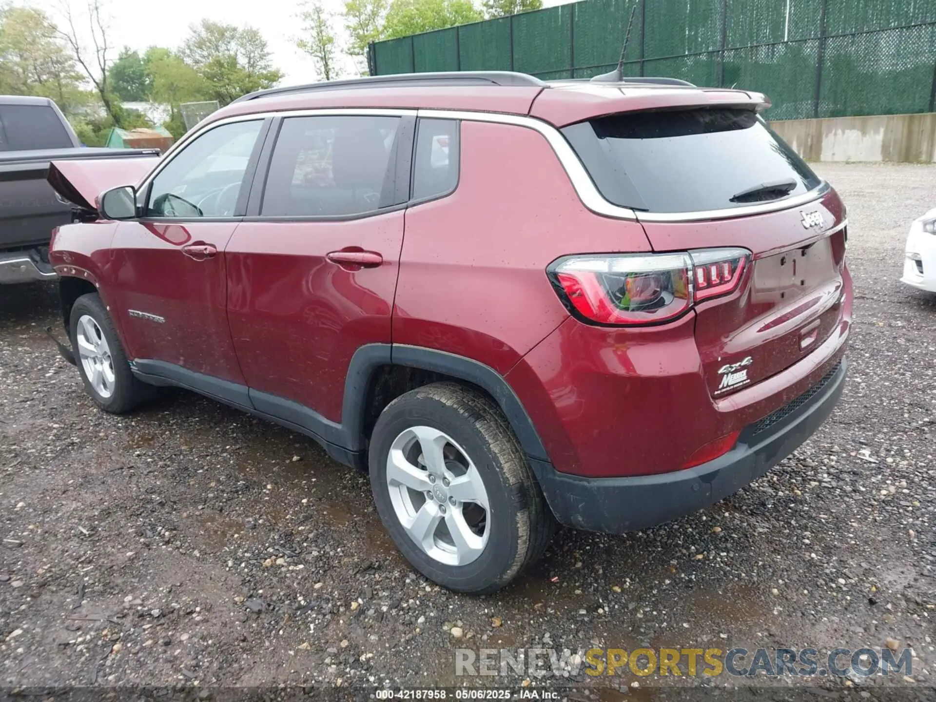 3 Photograph of a damaged car 3C4NJDBB1MT597693 JEEP COMPASS 2021