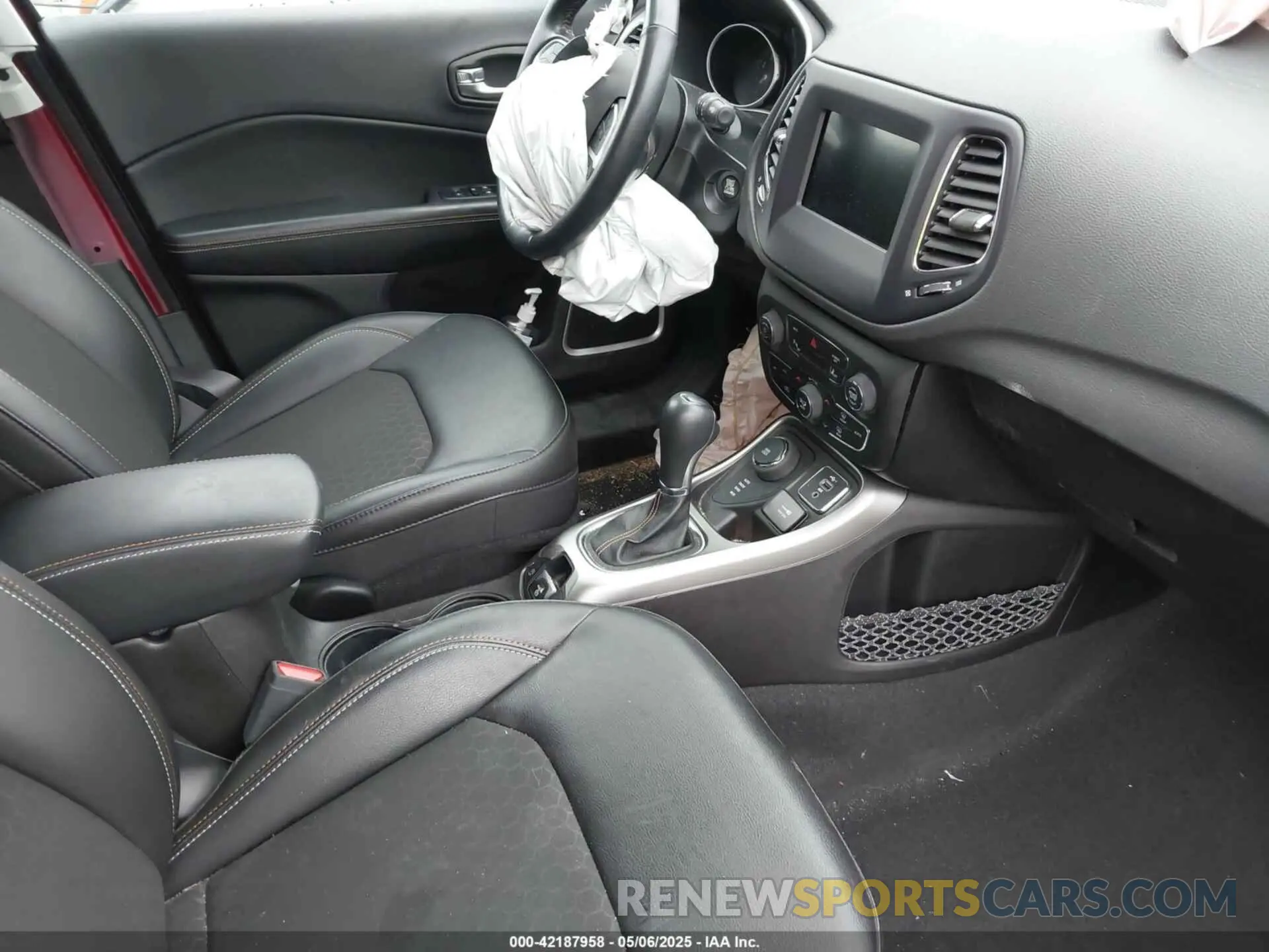 5 Photograph of a damaged car 3C4NJDBB1MT597693 JEEP COMPASS 2021