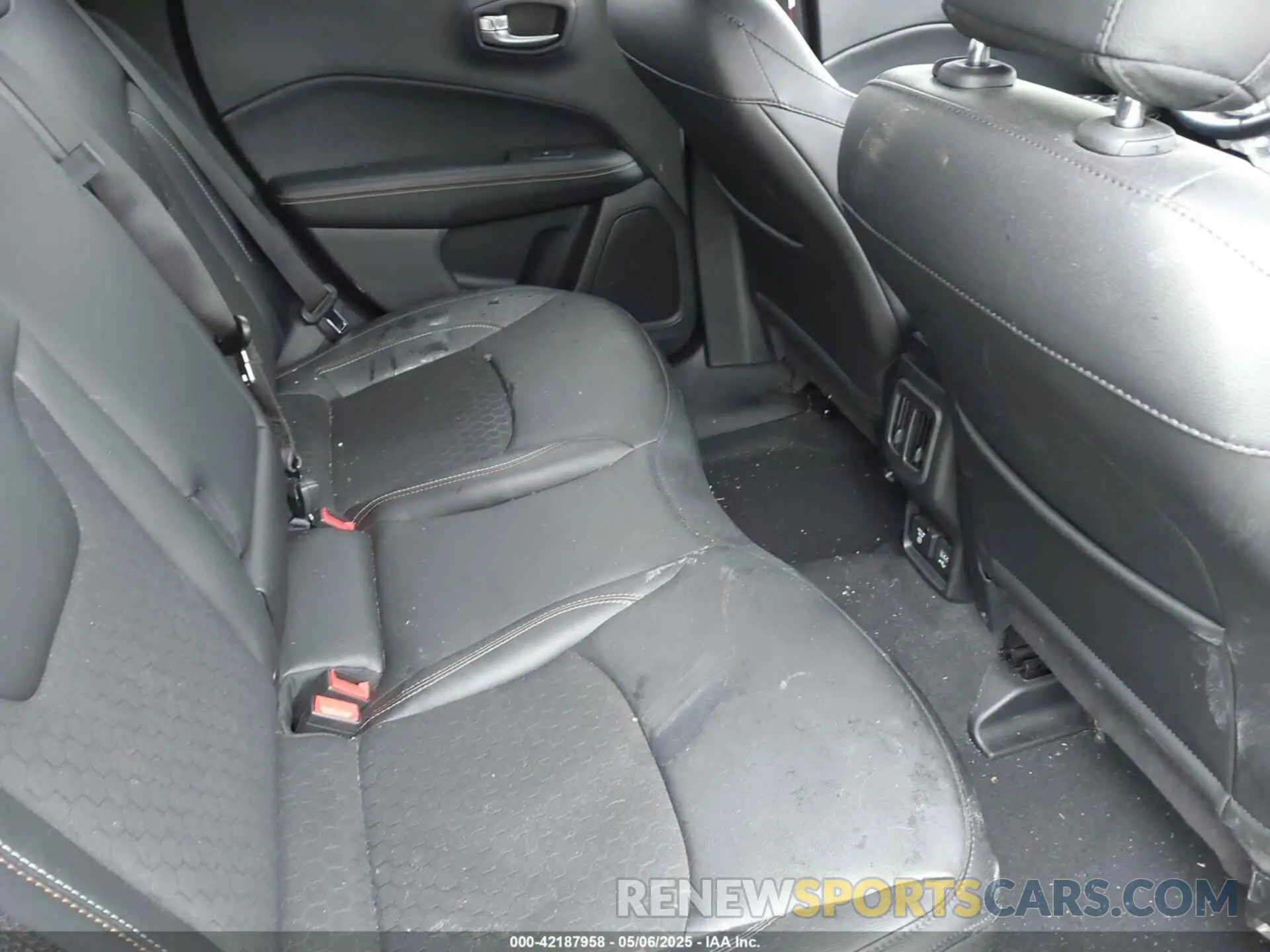8 Photograph of a damaged car 3C4NJDBB1MT597693 JEEP COMPASS 2021