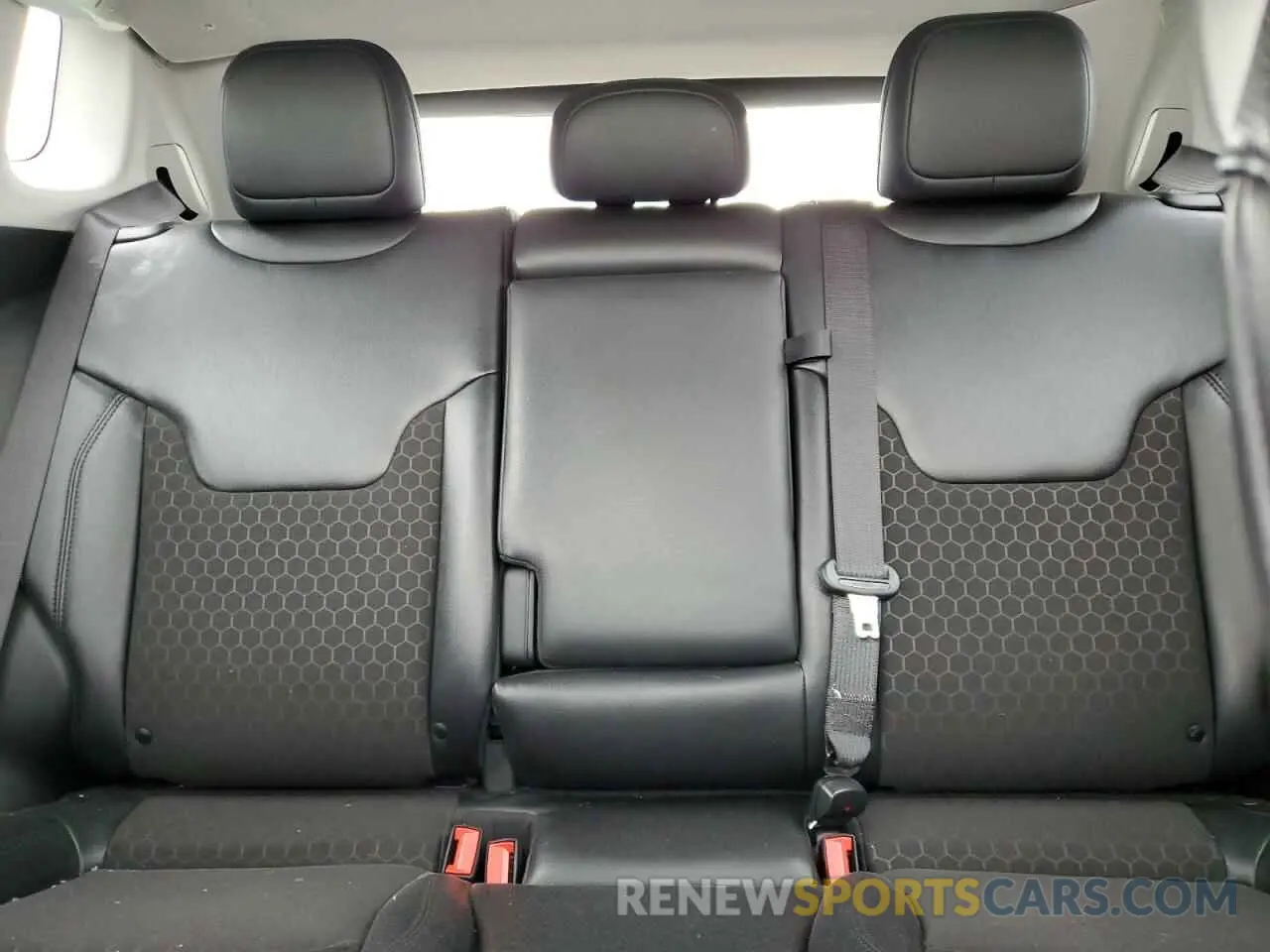 10 Photograph of a damaged car 3C4NJDBB2MT519133 JEEP COMPASS 2021