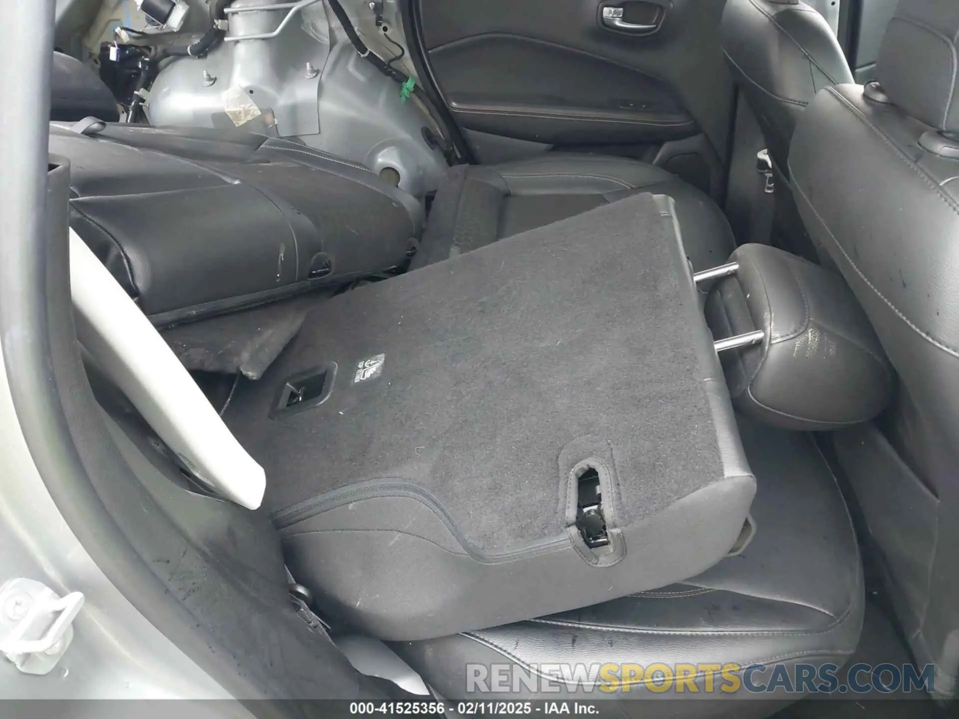 8 Photograph of a damaged car 3C4NJDBB4MT504634 JEEP COMPASS 2021