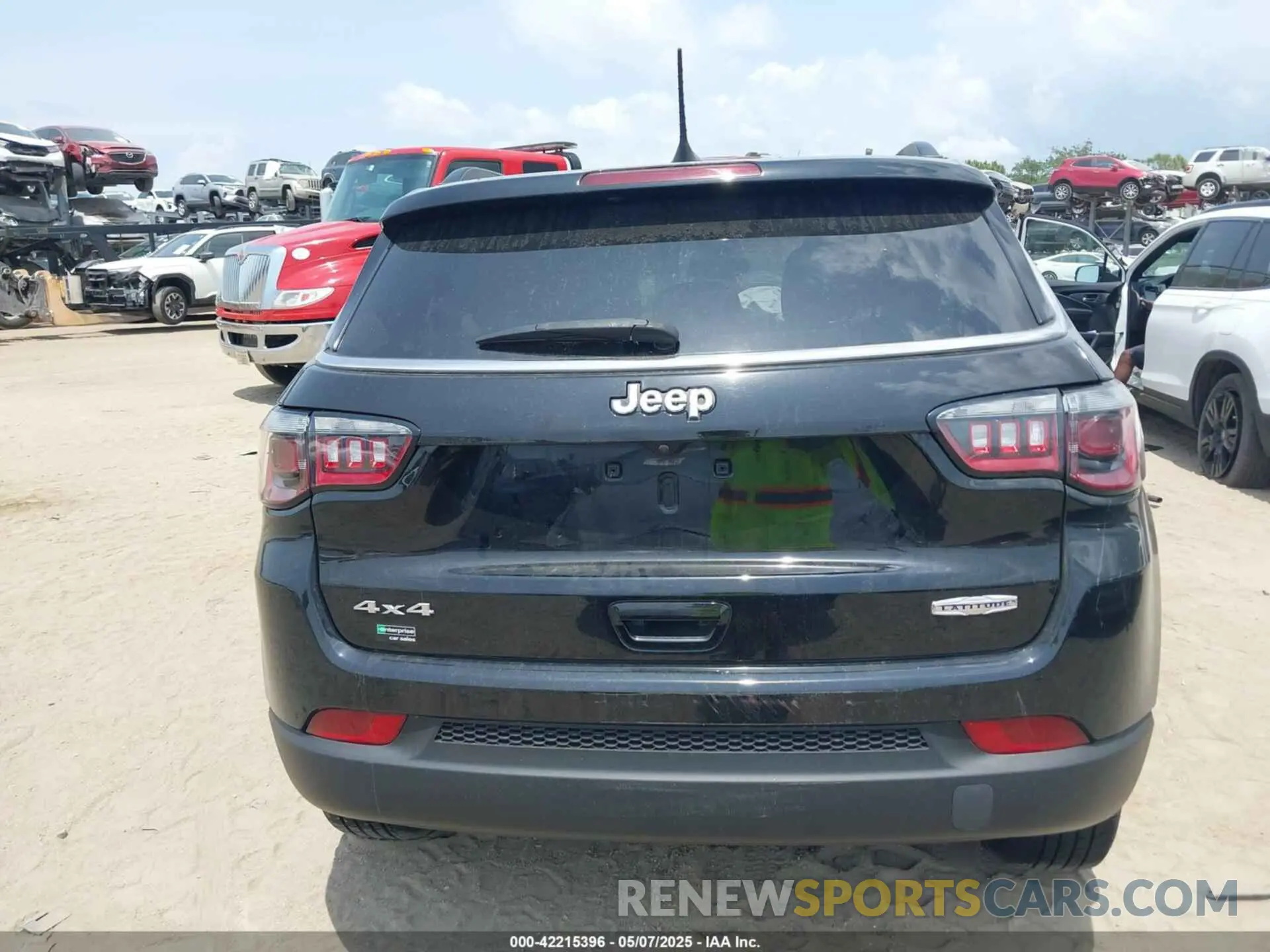 17 Photograph of a damaged car 3C4NJDBB4MT593072 JEEP COMPASS 2021