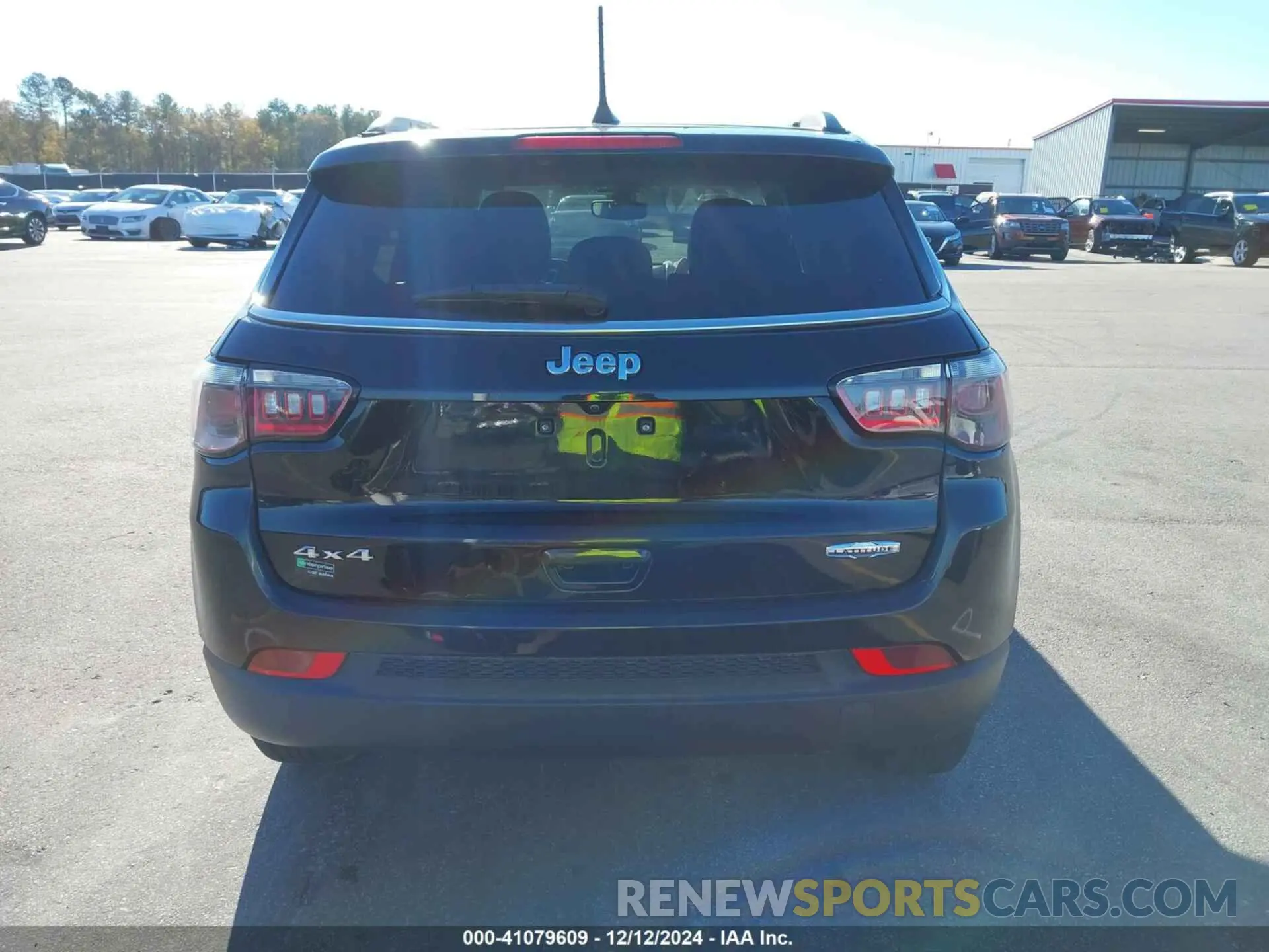 17 Photograph of a damaged car 3C4NJDBB5MT592836 JEEP COMPASS 2021