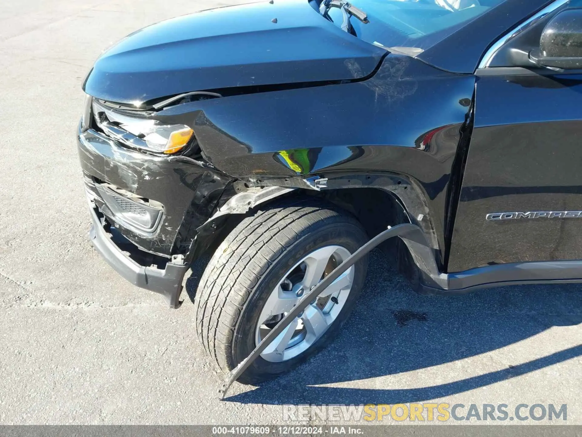18 Photograph of a damaged car 3C4NJDBB5MT592836 JEEP COMPASS 2021