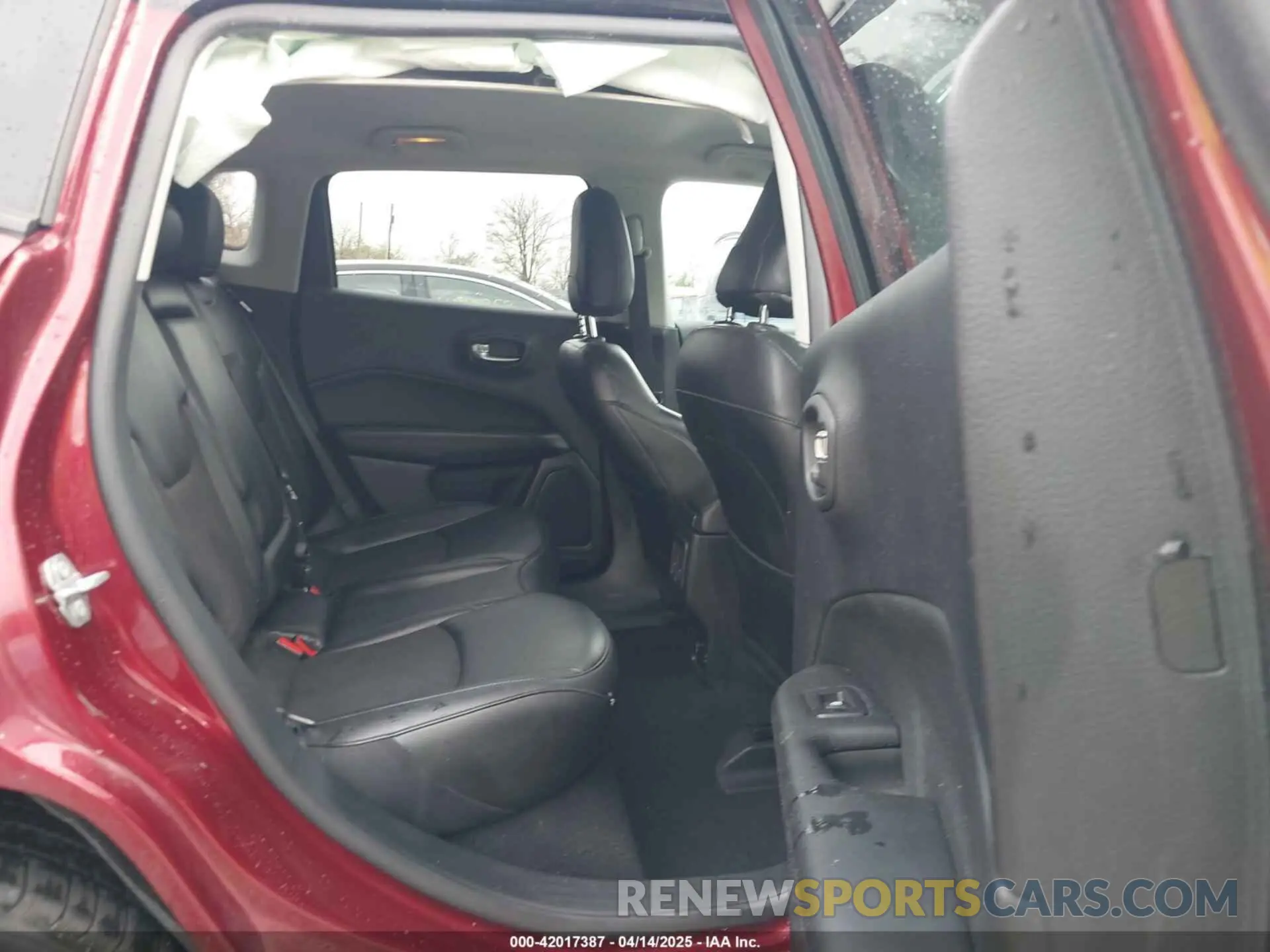 8 Photograph of a damaged car 3C4NJDBB6MT530958 JEEP COMPASS 2021