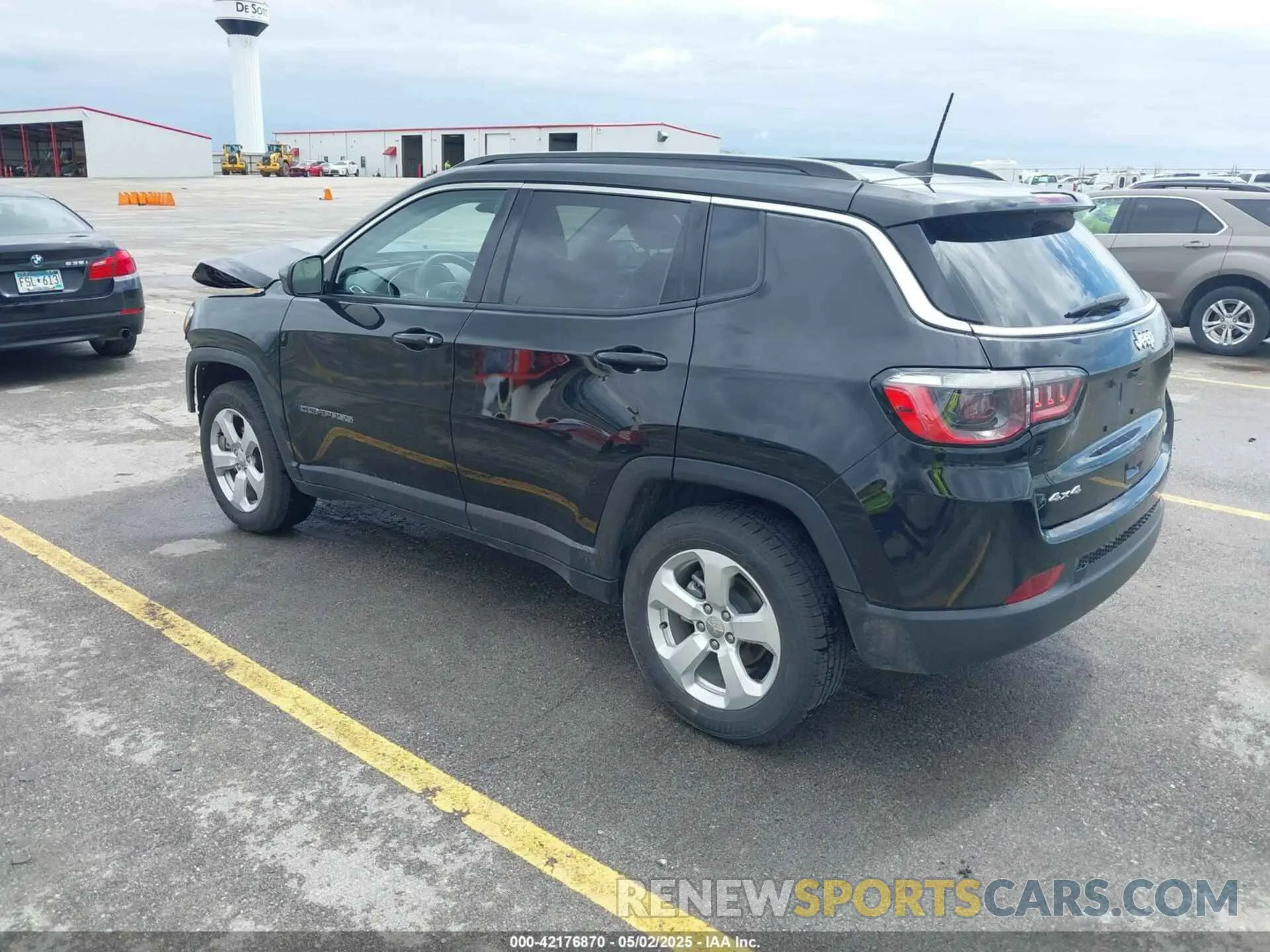 3 Photograph of a damaged car 3C4NJDBB6MT564236 JEEP COMPASS 2021