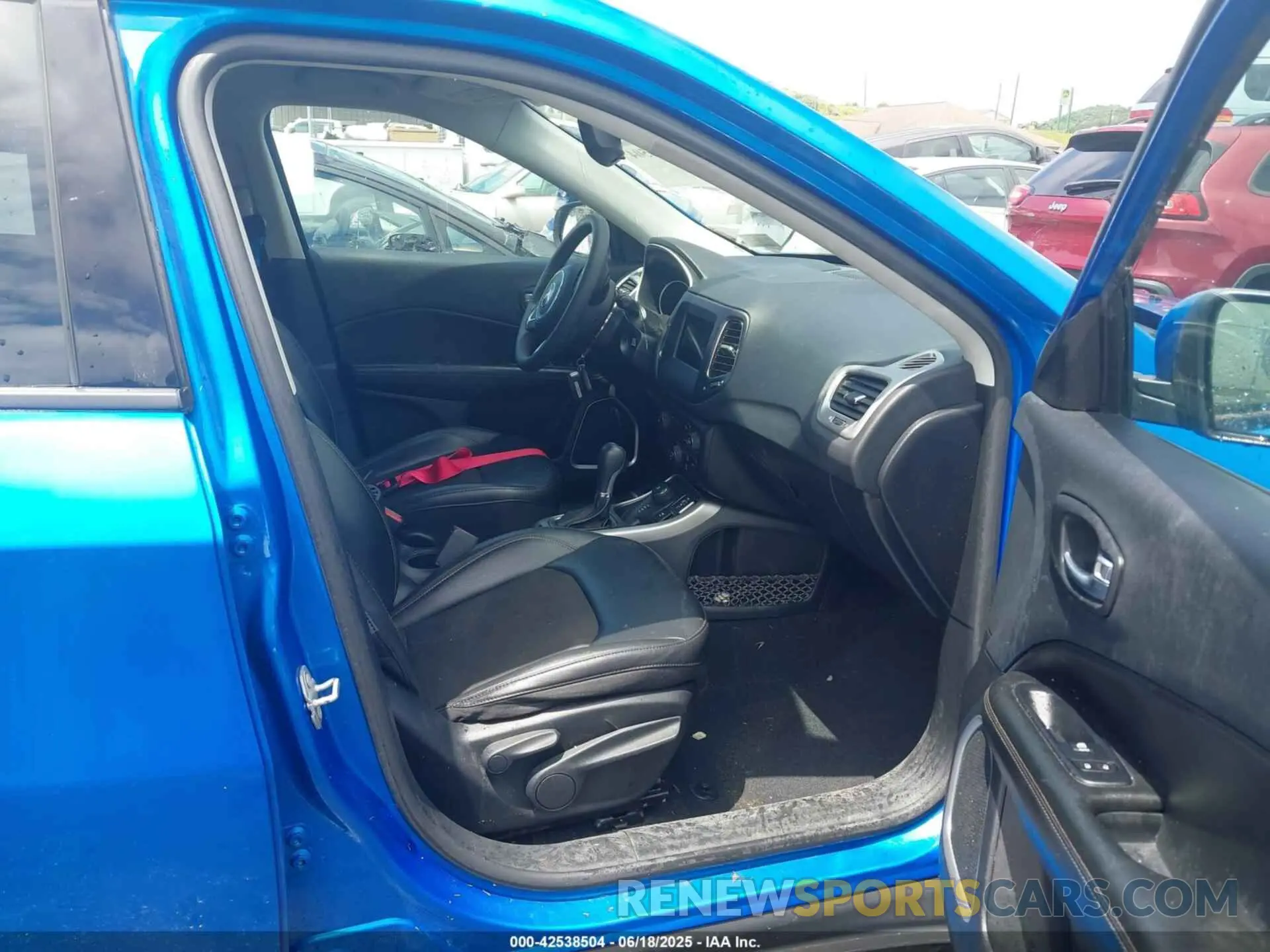 5 Photograph of a damaged car 3C4NJDBB8MT529973 JEEP COMPASS 2021