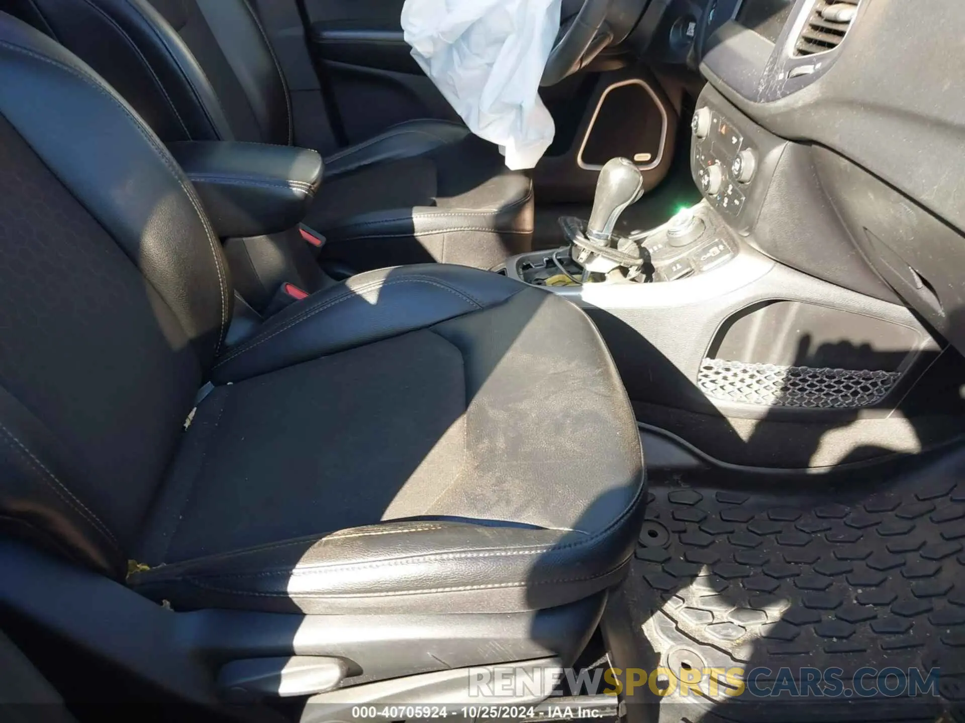 5 Photograph of a damaged car 3C4NJDBB8MT537958 JEEP COMPASS 2021