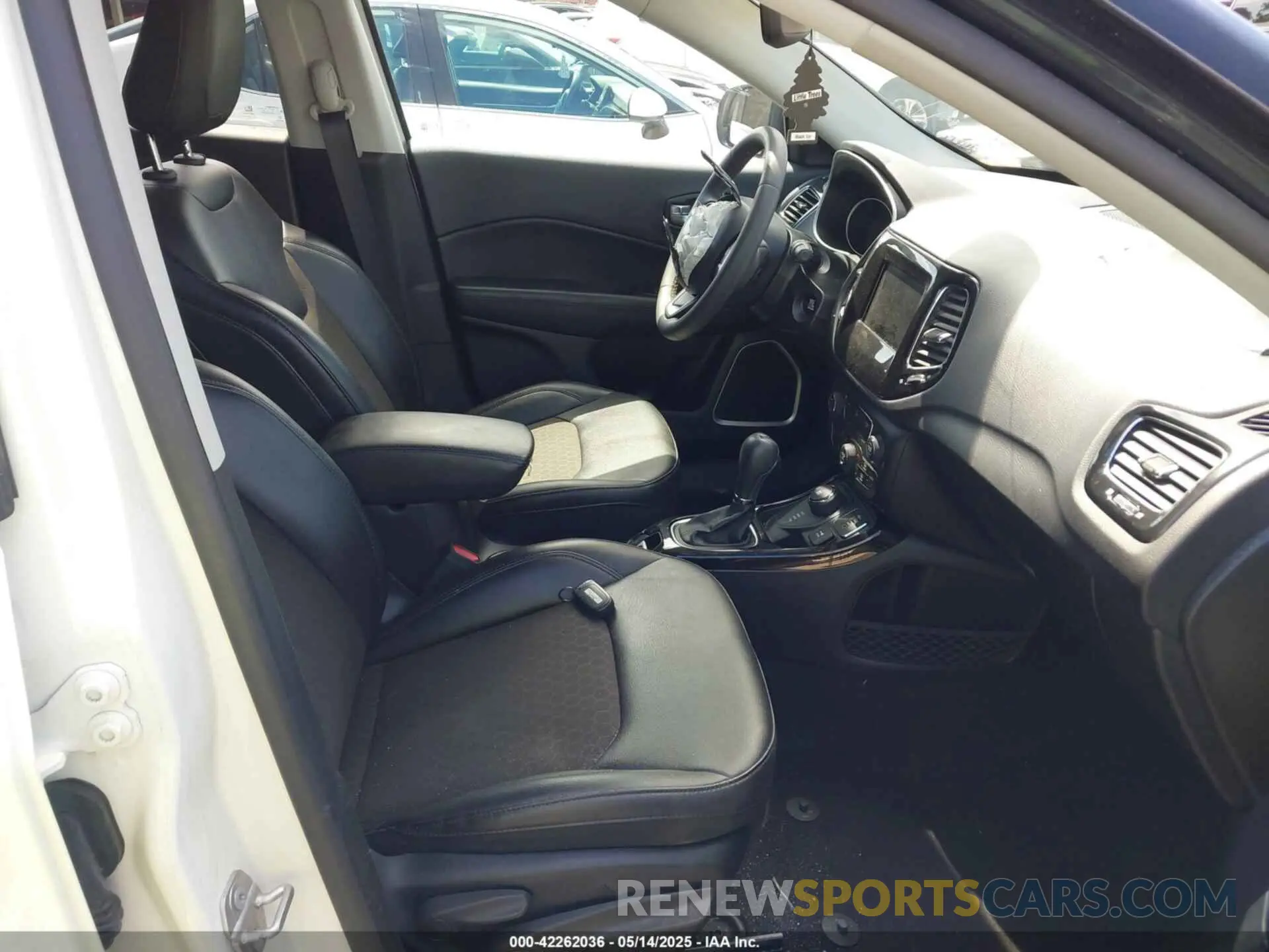 5 Photograph of a damaged car 3C4NJDBB8MT555358 JEEP COMPASS 2021