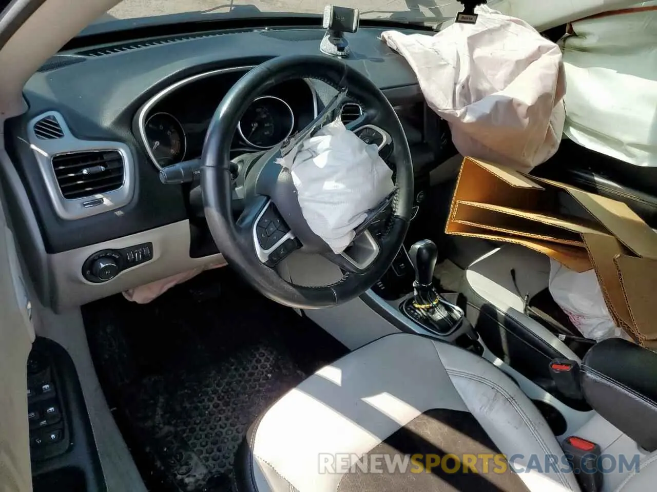 8 Photograph of a damaged car 3C4NJDBB8MT562682 JEEP COMPASS 2021