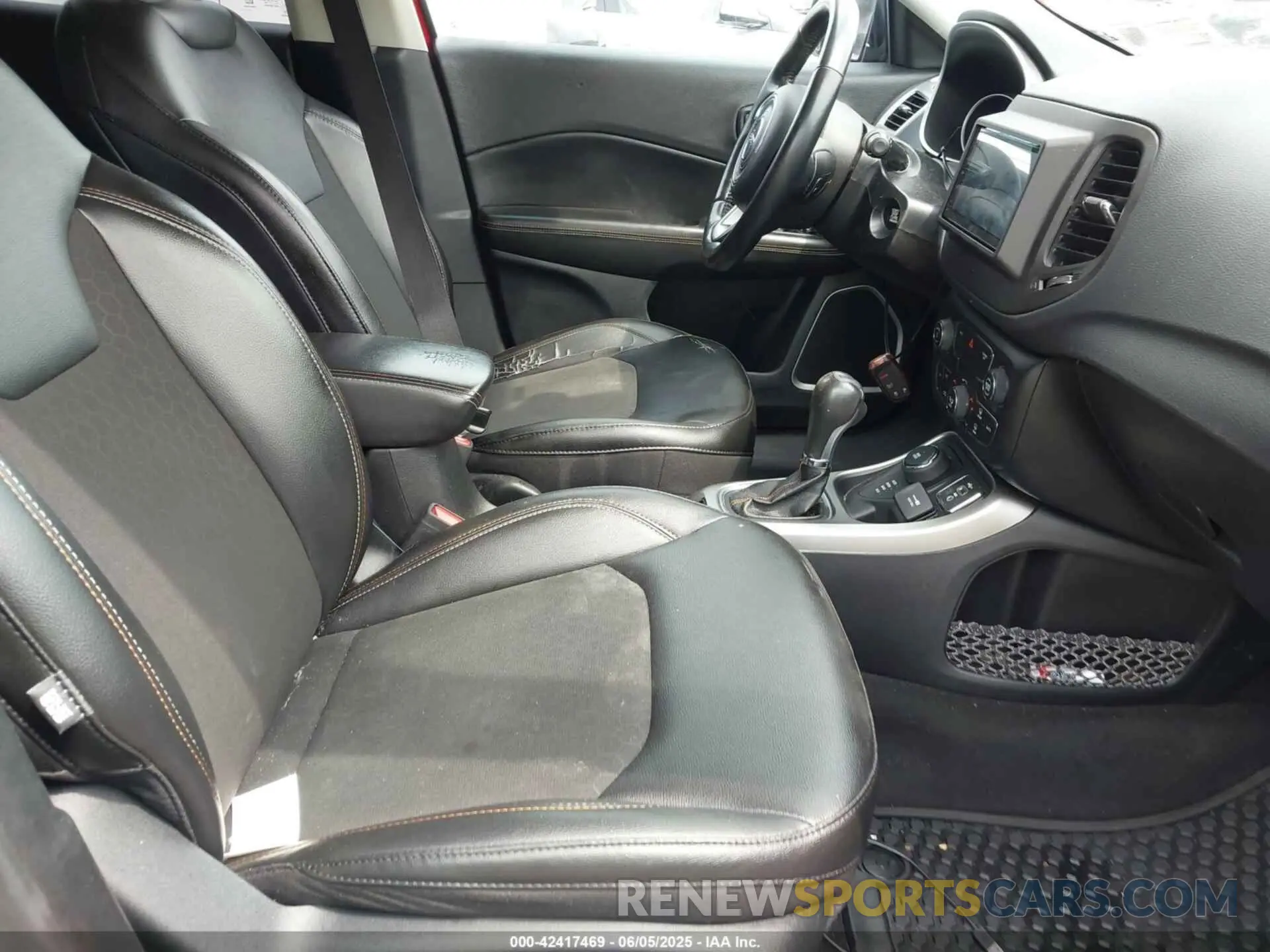 5 Photograph of a damaged car 3C4NJDBB9MT544885 JEEP COMPASS 2021