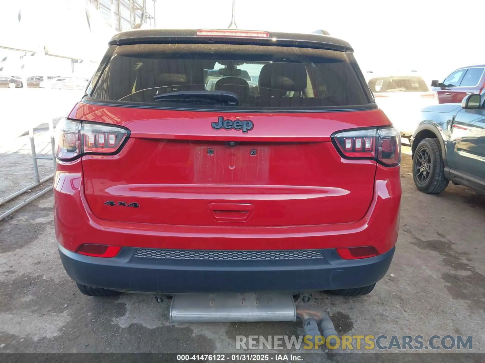 17 Photograph of a damaged car 3C4NJDBB9MT595254 JEEP COMPASS 2021