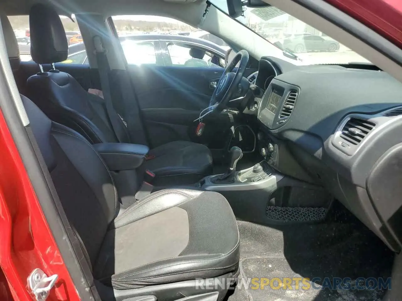 7 Photograph of a damaged car 3C4NJDBBXMT501298 JEEP COMPASS 2021