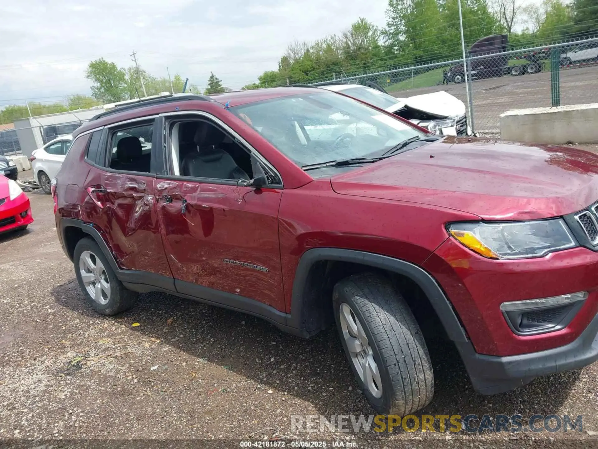 13 Photograph of a damaged car 3C4NJDBBXMT504993 JEEP COMPASS 2021